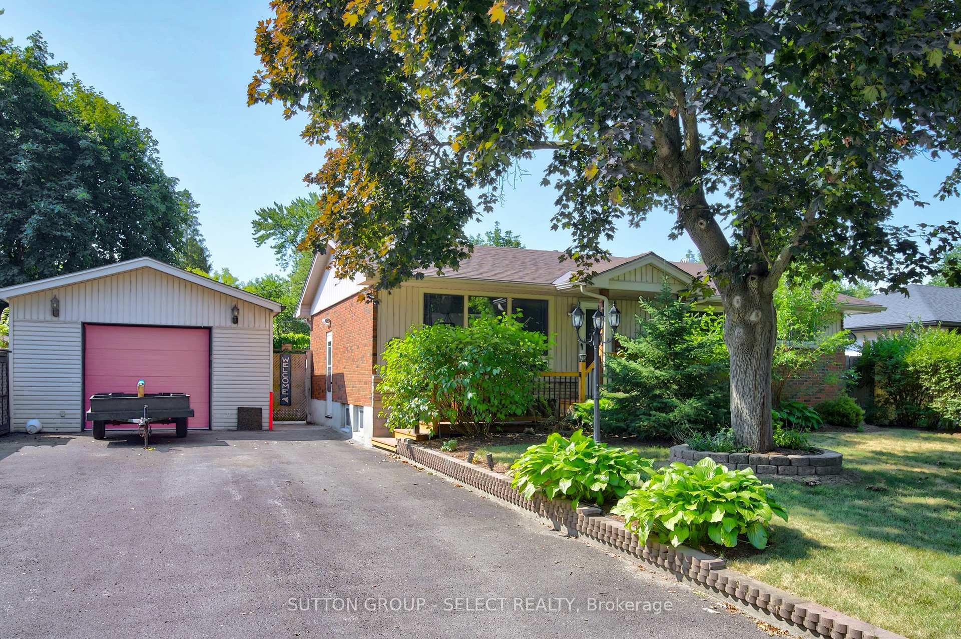 Front of 1470 Perth Avenue
