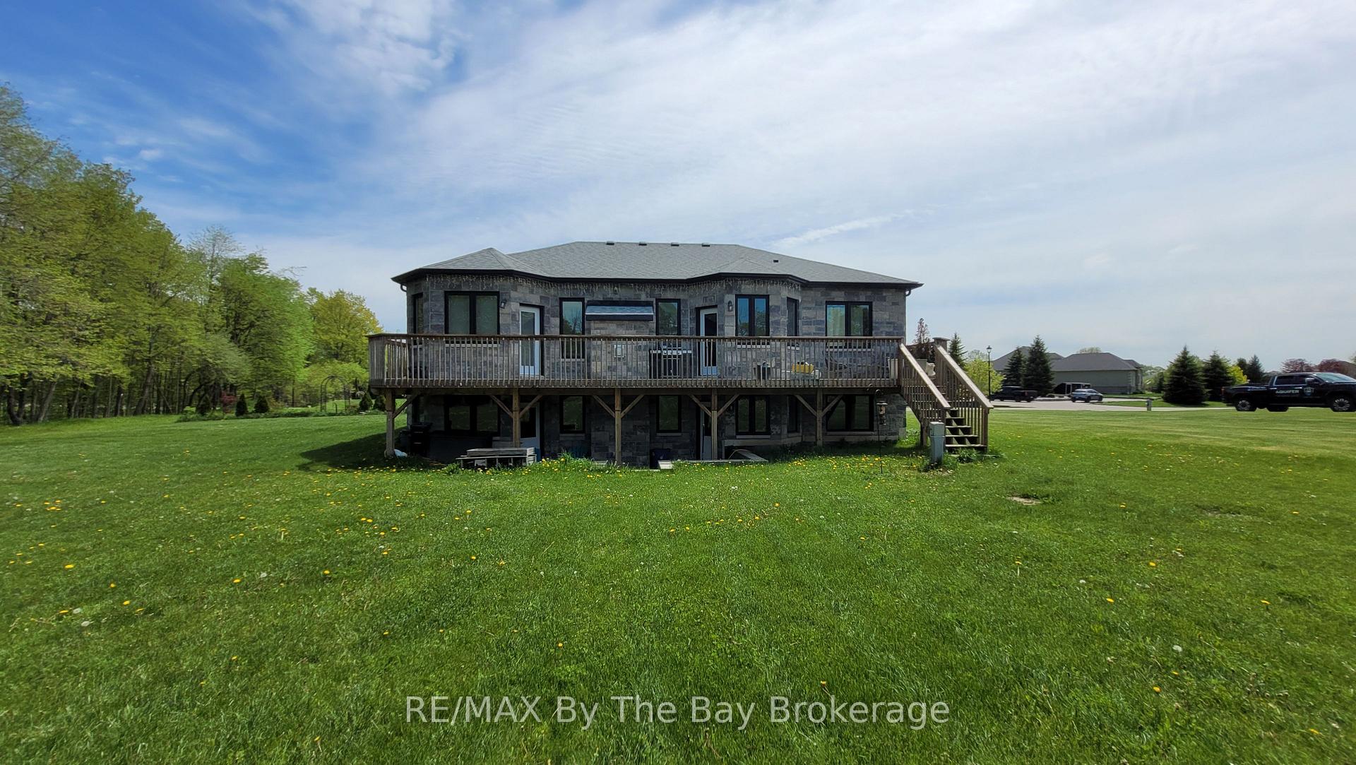 Photo 2 of 16 Walnut Drive, Wasaga Beach — HOMEH