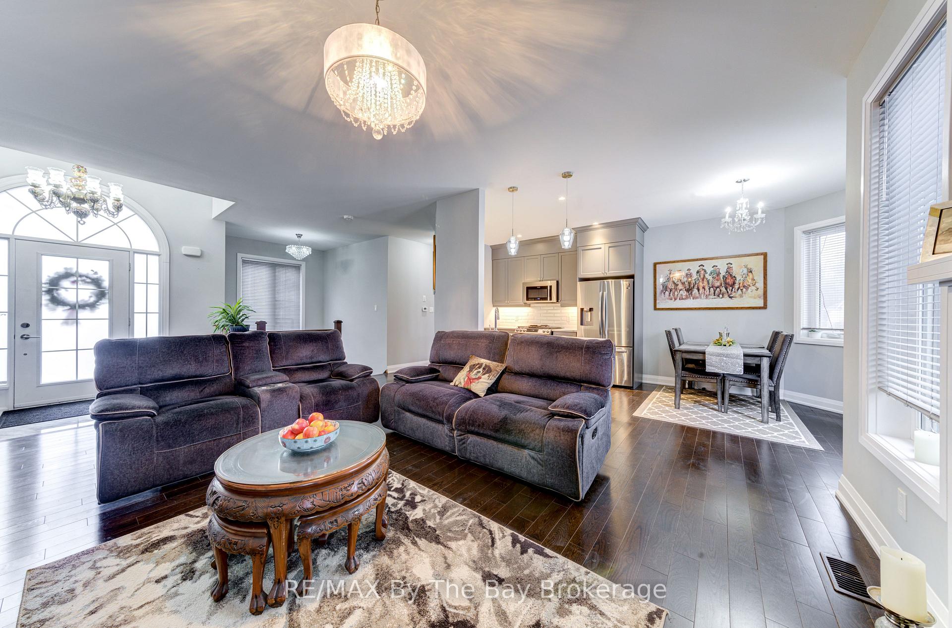 Photo 7 of 16 Walnut Drive, Wasaga Beach — HOMEH