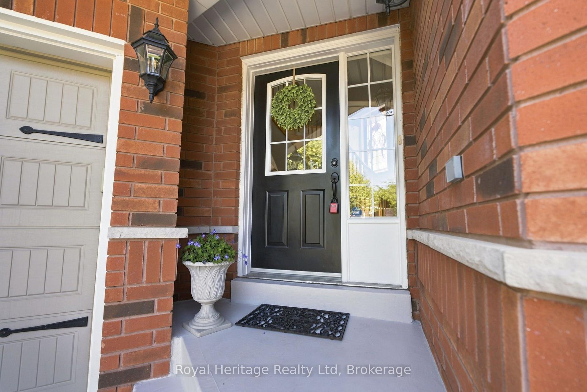 Photo 2 of 9 Wiseman Drive, Ajax, South East — HOMEH