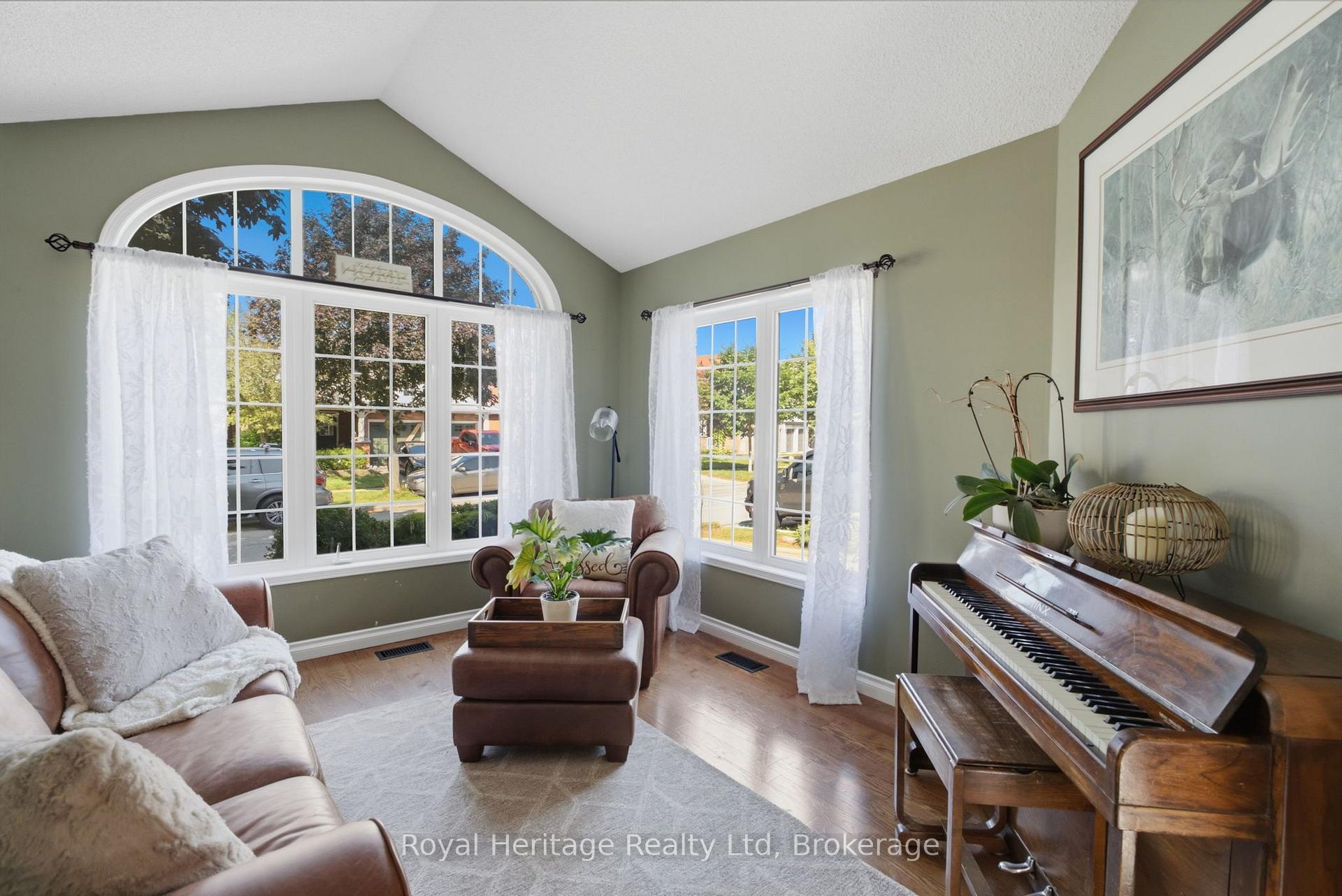 Photo 6 of 9 Wiseman Drive, Ajax, South East — HOMEH