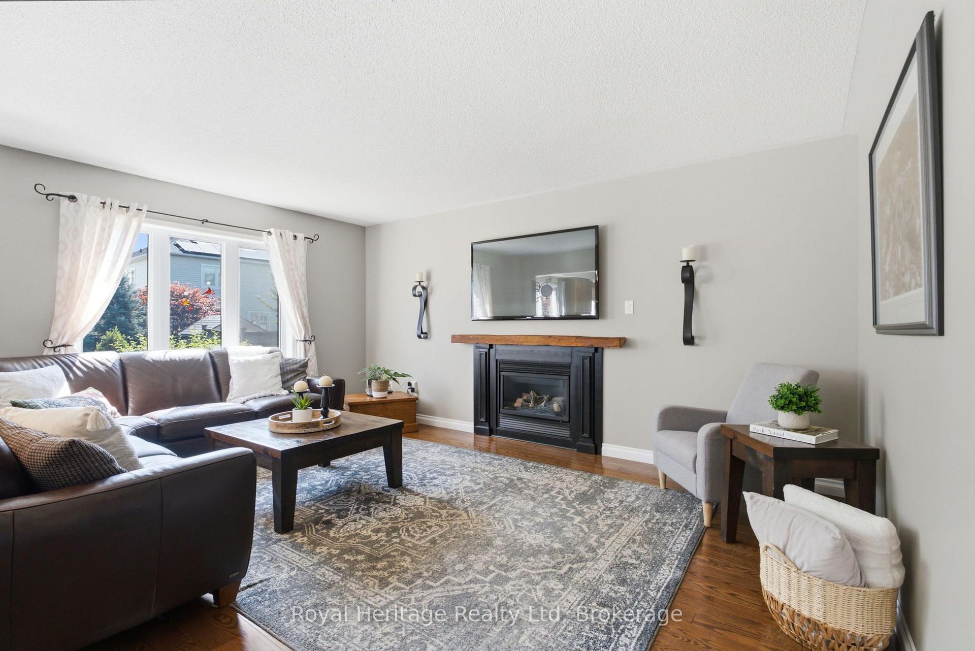 Photo 9 of 9 Wiseman Drive, Ajax, South East — HOMEH