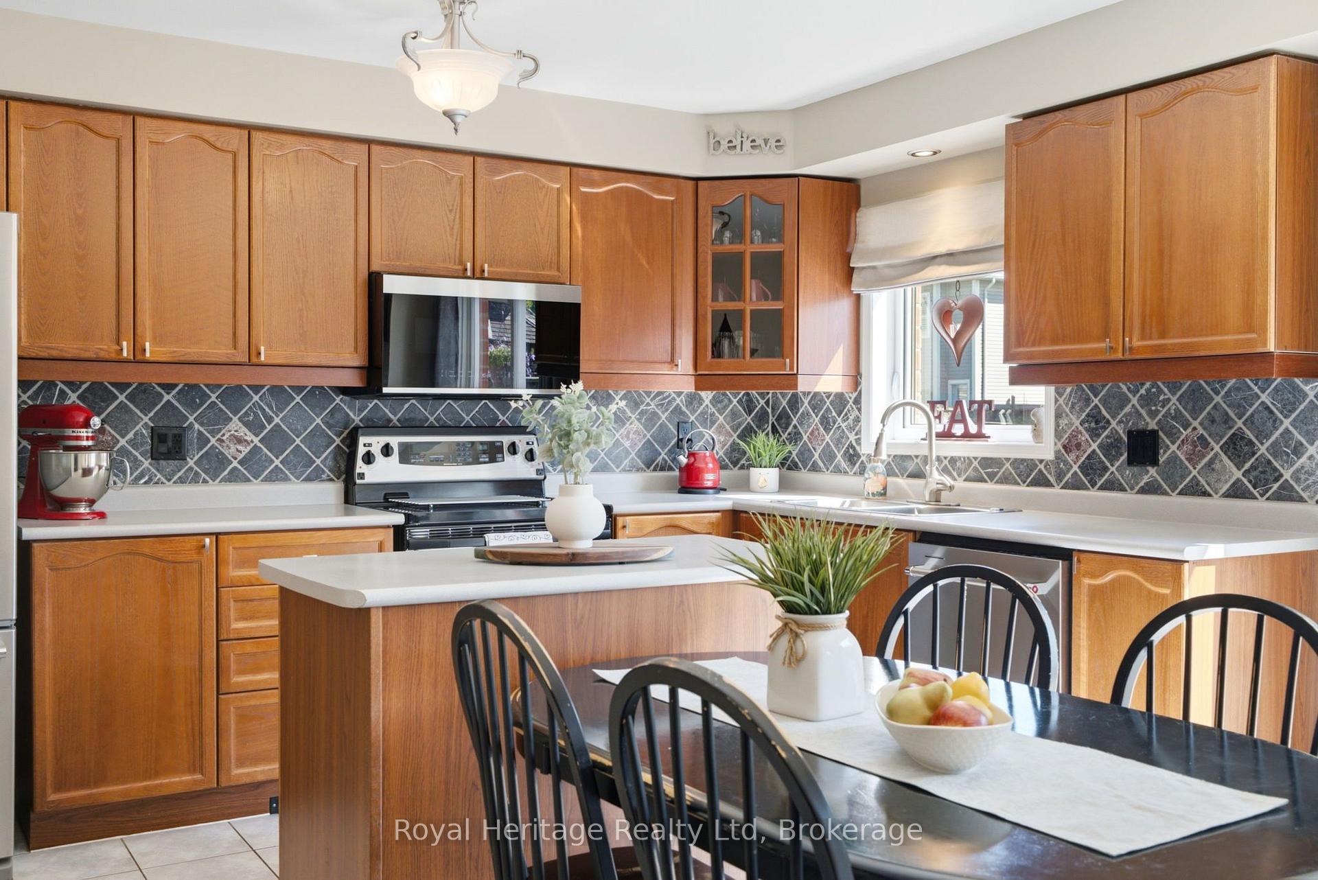 Photo 13 of 9 Wiseman Drive, Ajax, South East — HOMEH
