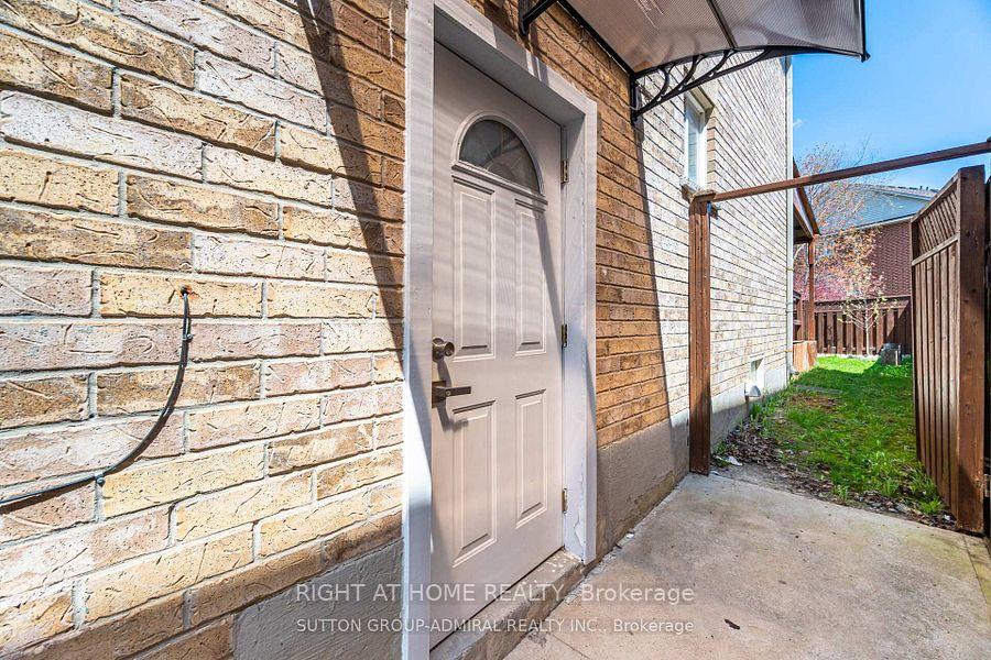 Photo 2 of 185 Red Maple Road N, Richmond Hill, Langstaff — HOMEH
