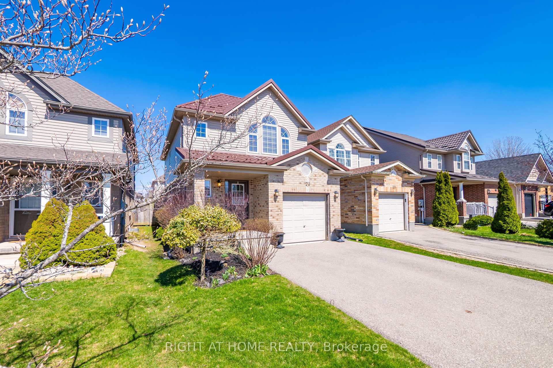 Photo 2 of 21 Mullin Drive, Guelph, Victoria North — HOMEH