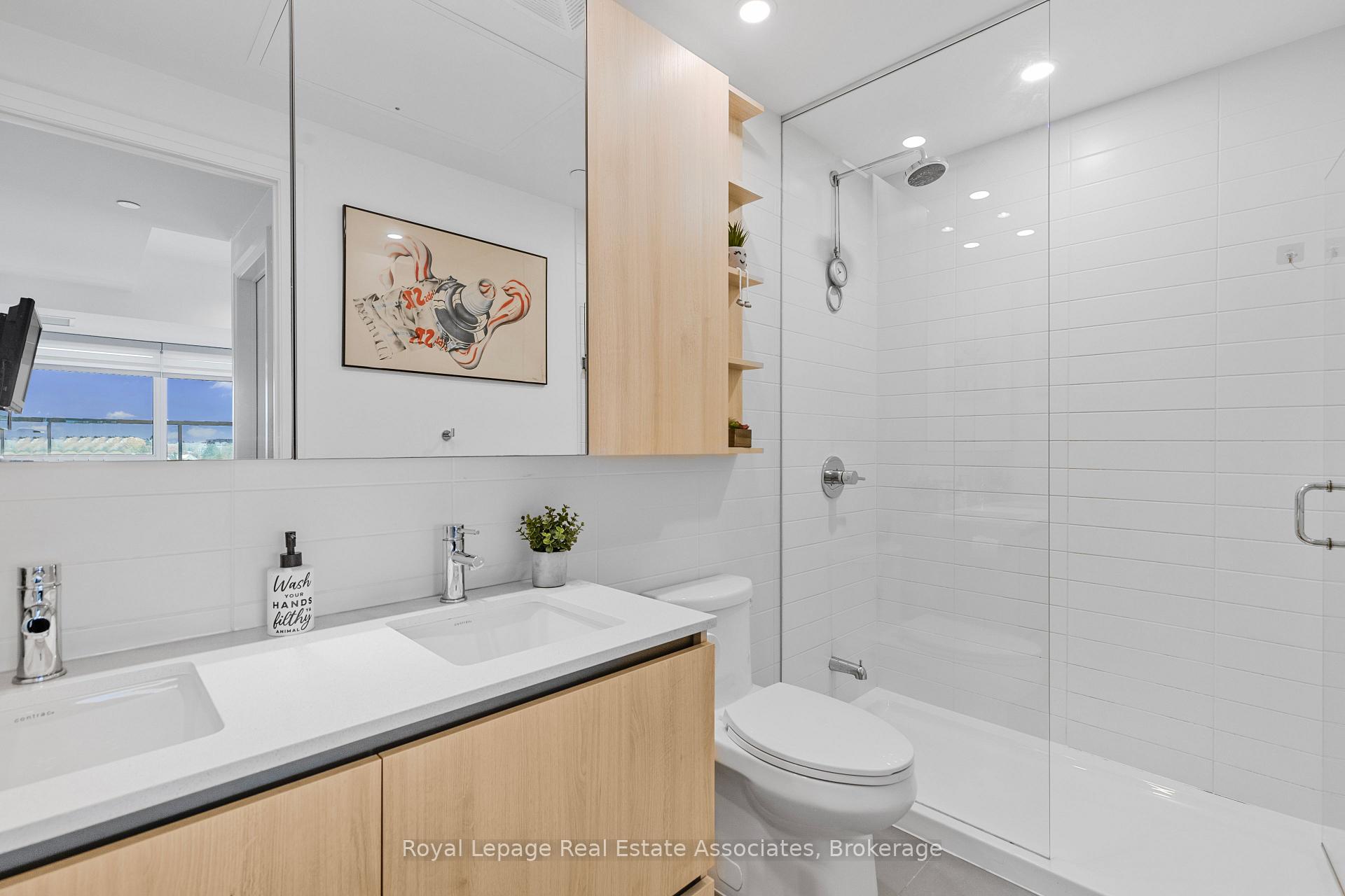 Photo 4 of Unit 805, 21 Park Street E, Mississauga, Port Credit — HOMEH