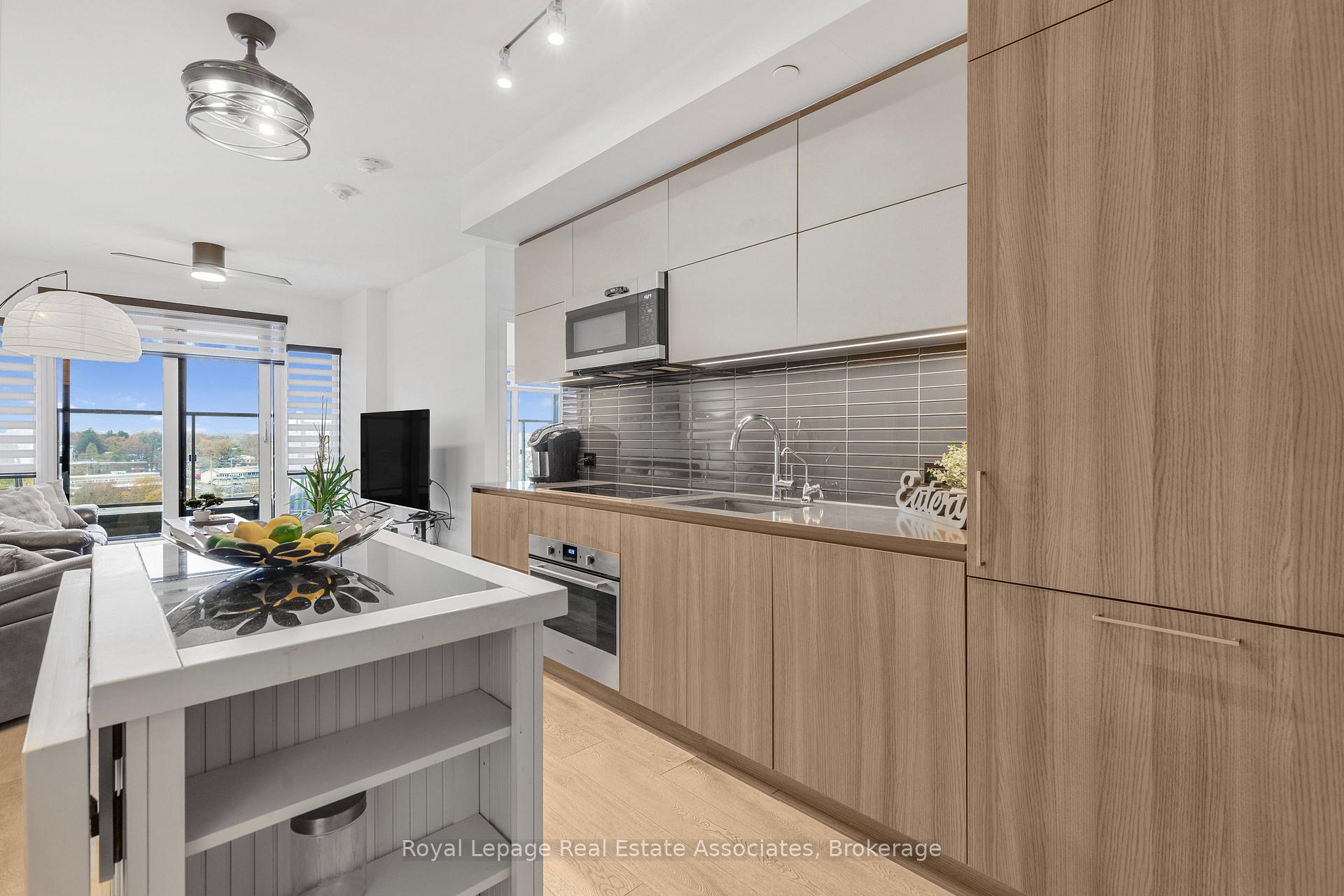 Photo 10 of Unit 805, 21 Park Street E, Mississauga, Port Credit — HOMEH
