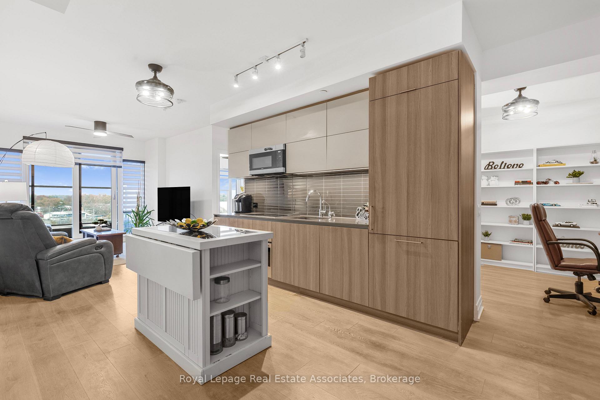Photo 11 of Unit 805, 21 Park Street E, Mississauga, Port Credit — HOMEH