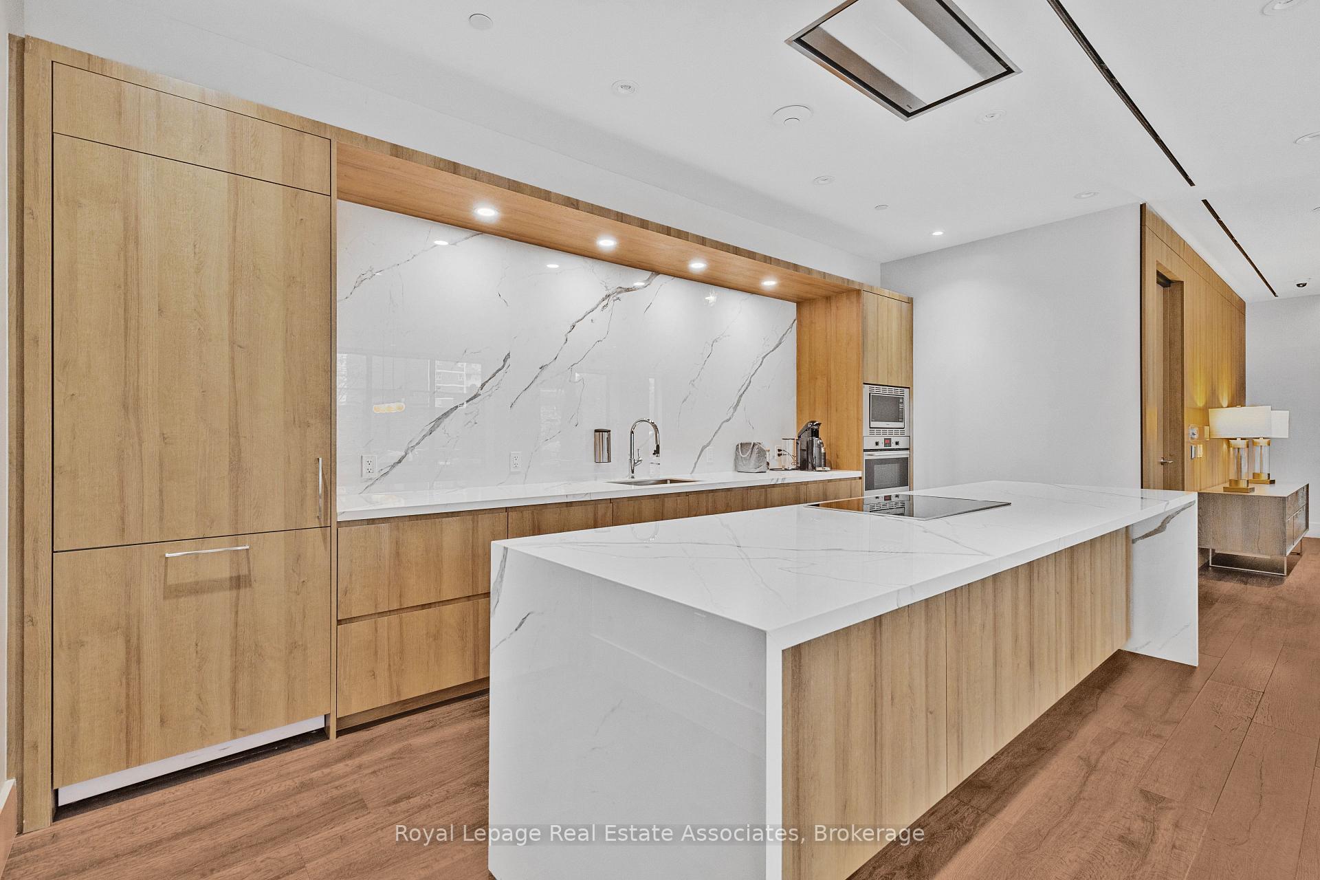 Photo 15 of Unit 805, 21 Park Street E, Mississauga, Port Credit — HOMEH