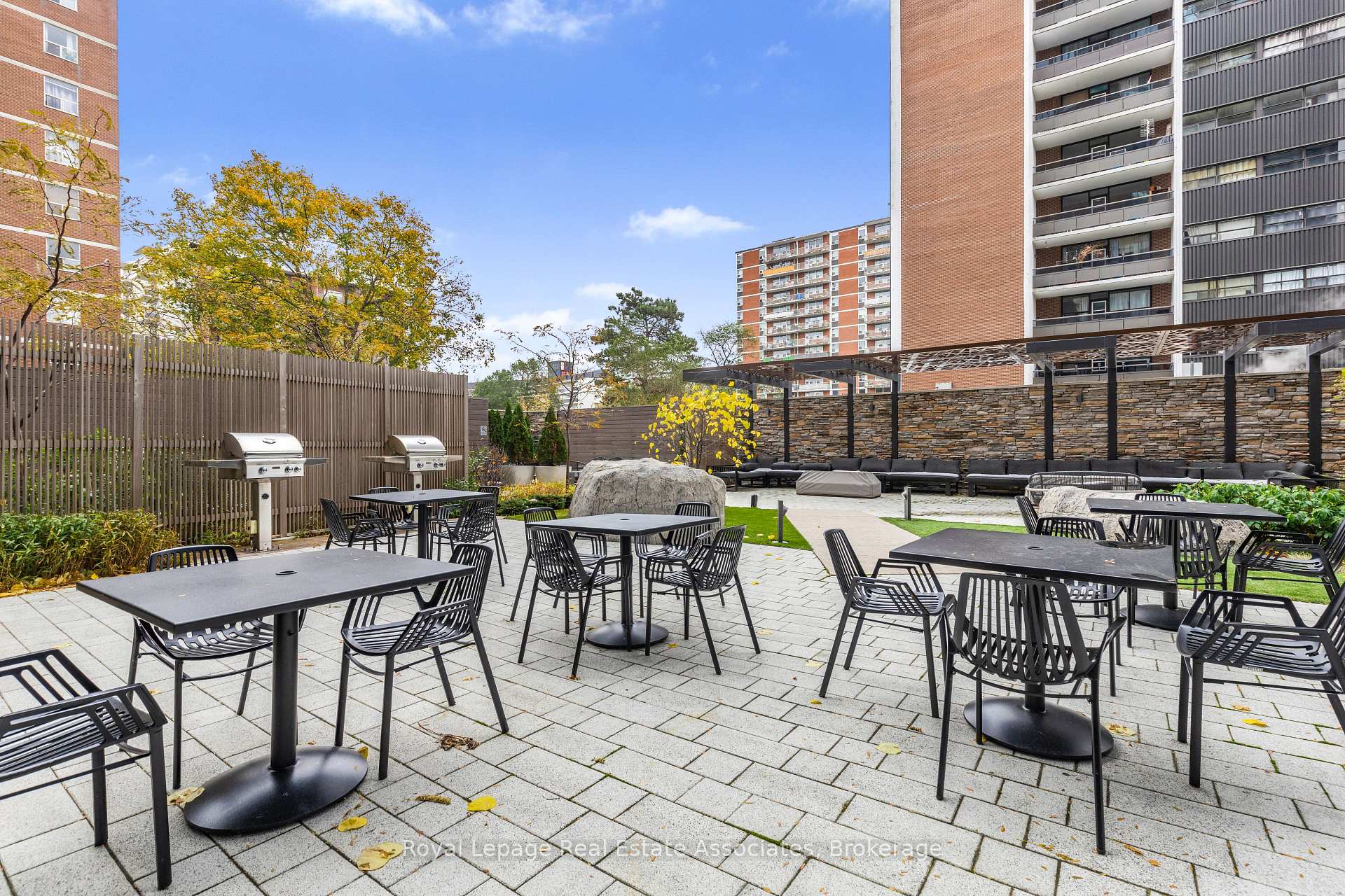 Photo 16 of Unit 805, 21 Park Street E, Mississauga, Port Credit — HOMEH