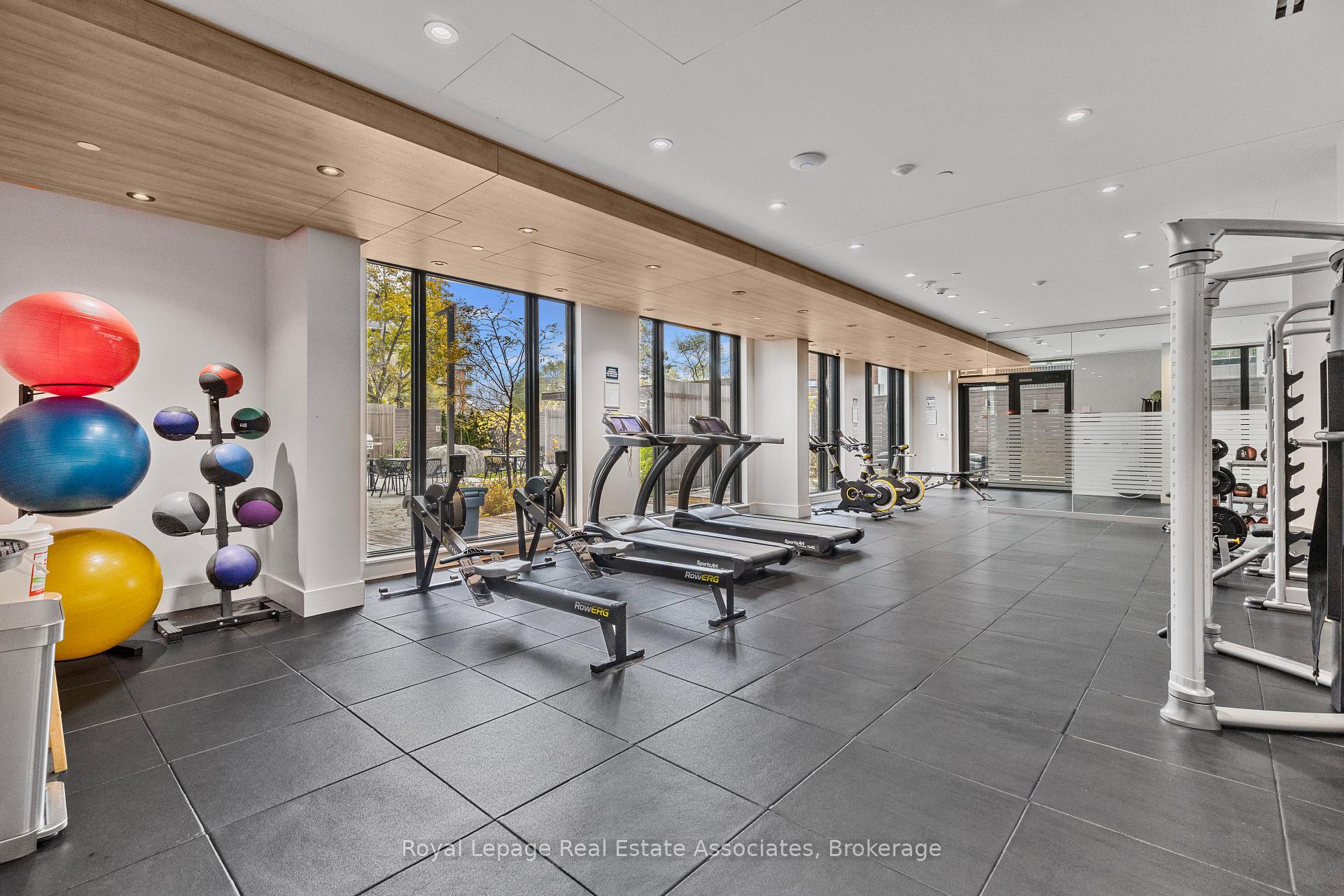 Photo 17 of Unit 805, 21 Park Street E, Mississauga, Port Credit — HOMEH