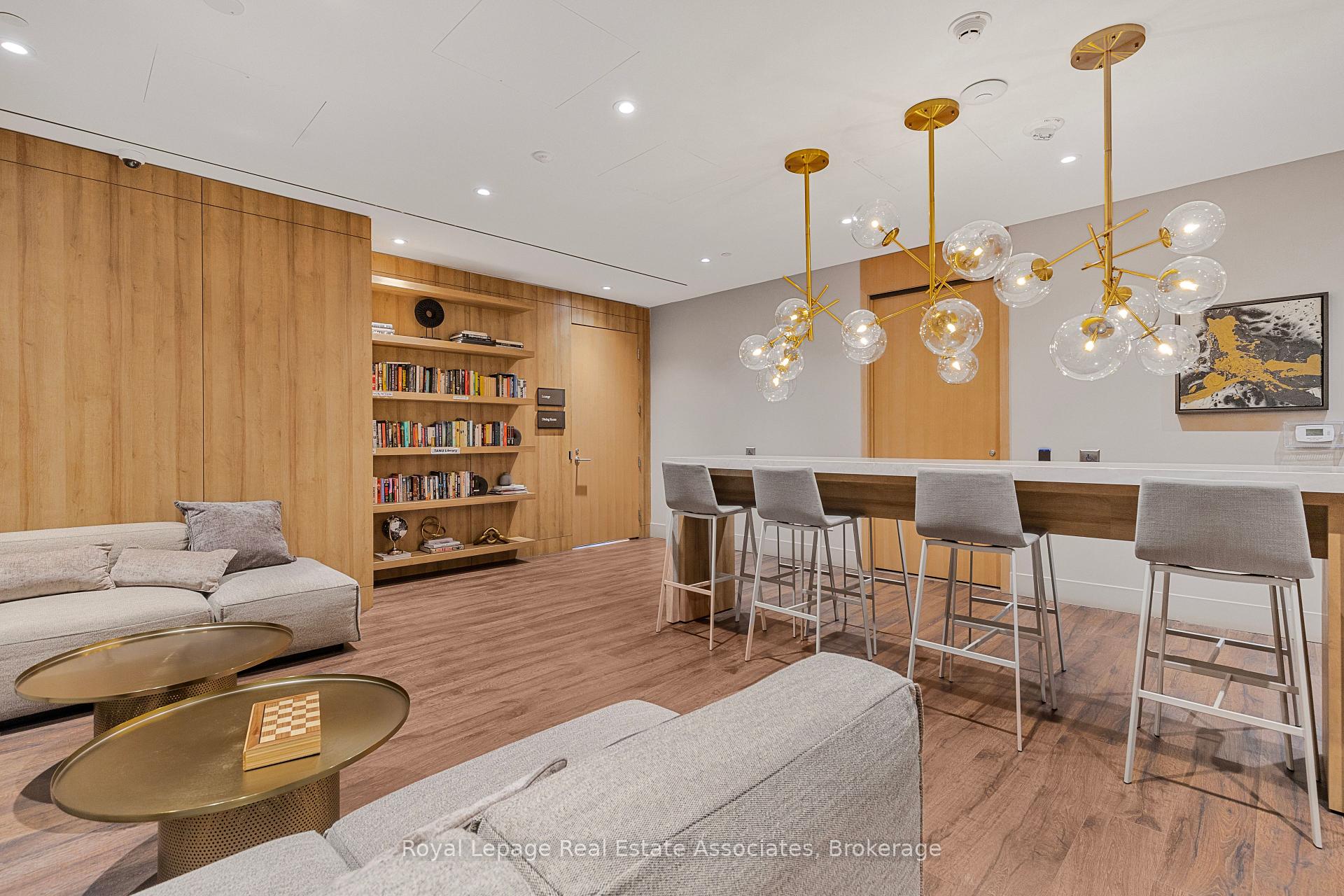 Photo 19 of Unit 805, 21 Park Street E, Mississauga, Port Credit — HOMEH