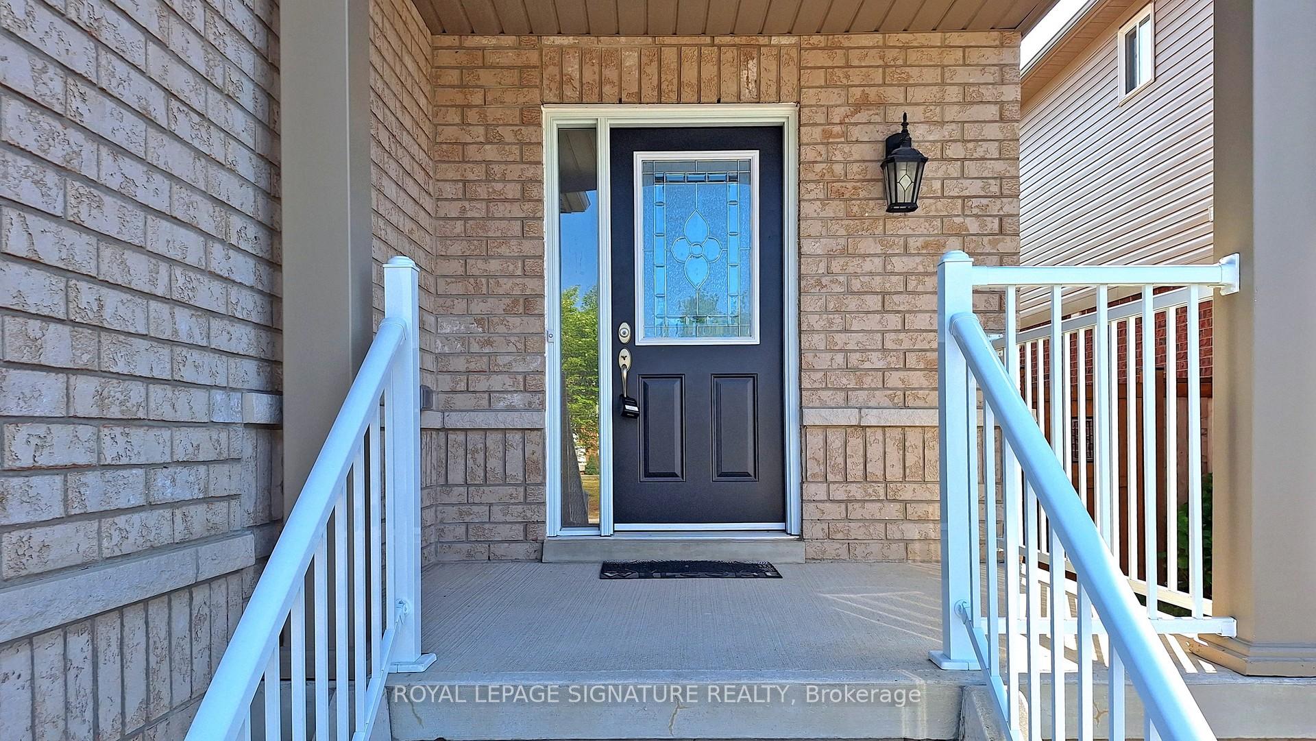 Photo 5 of 138 Sun King Crescent, Barrie, Innis-Shore — HOMEH
