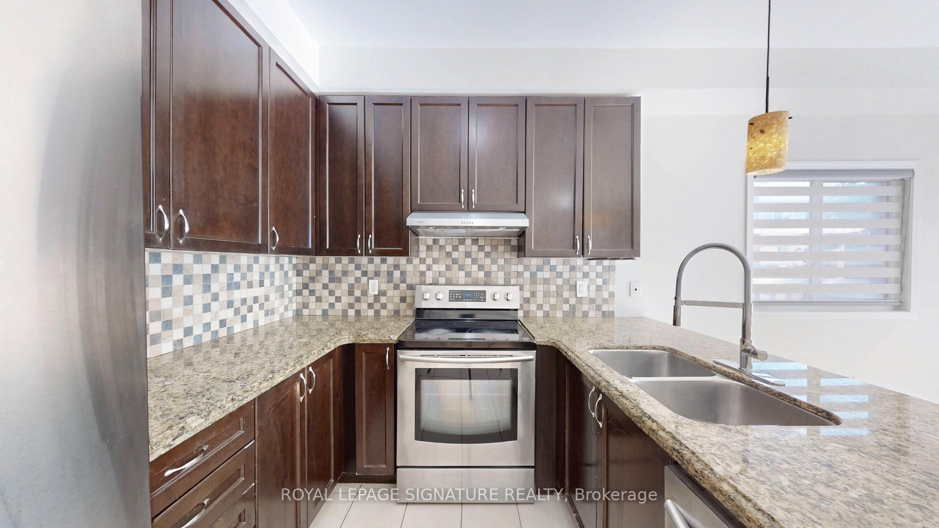 Photo 11 of 138 Sun King Crescent, Barrie, Innis-Shore — HOMEH