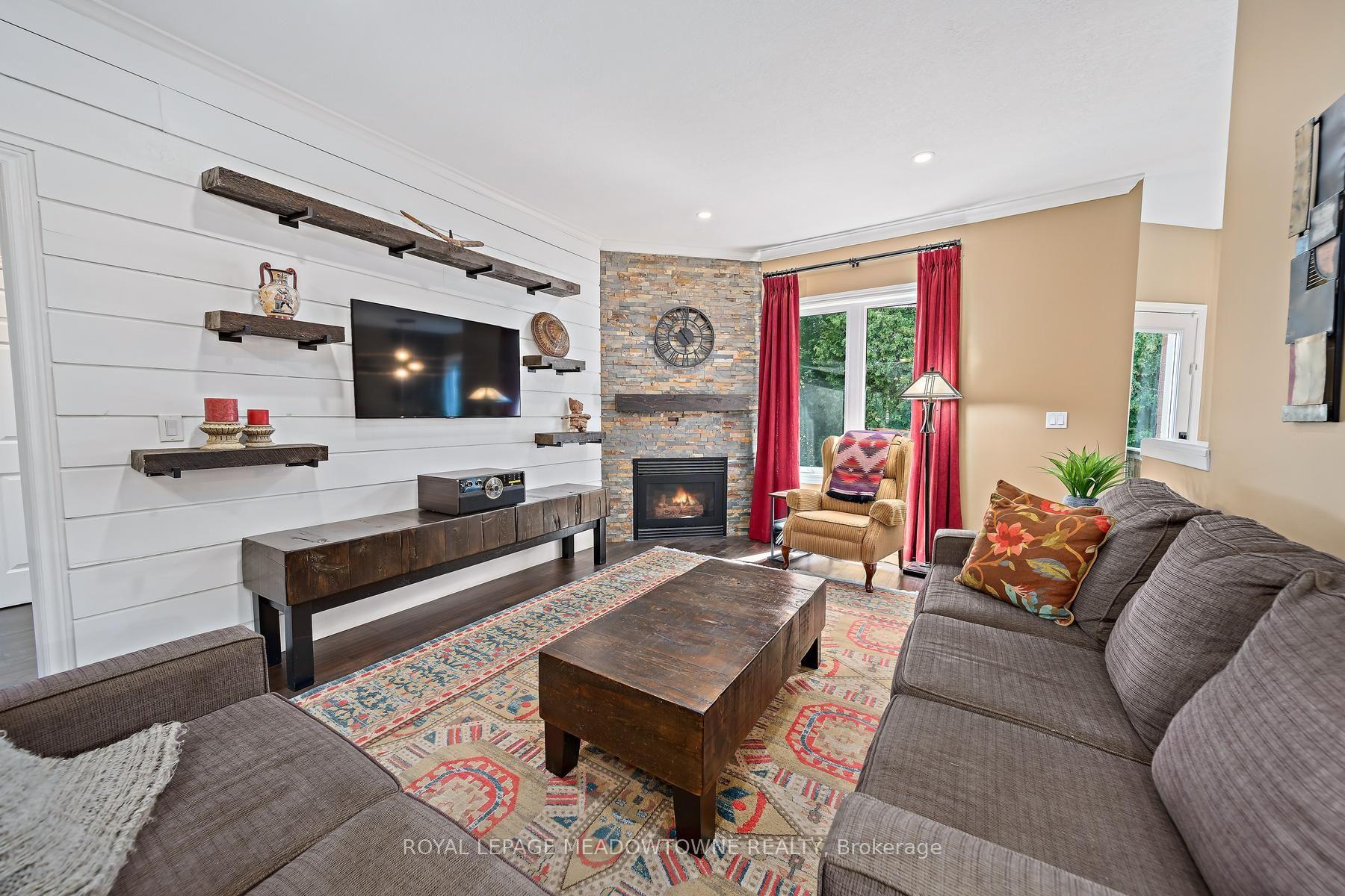 Photo 14 of 12 Fairway Lane, Guelph, Riverside Park — HOMEH