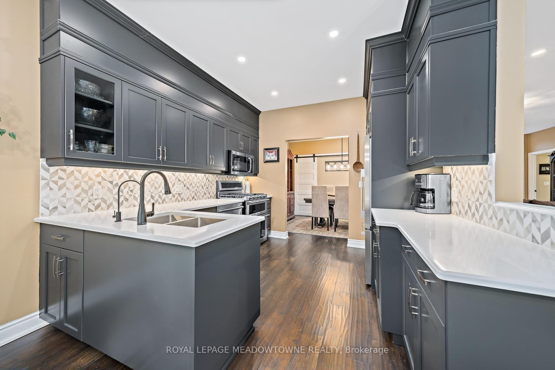 Photo 17 of 12 Fairway Lane, Guelph, Riverside Park — HOMEH