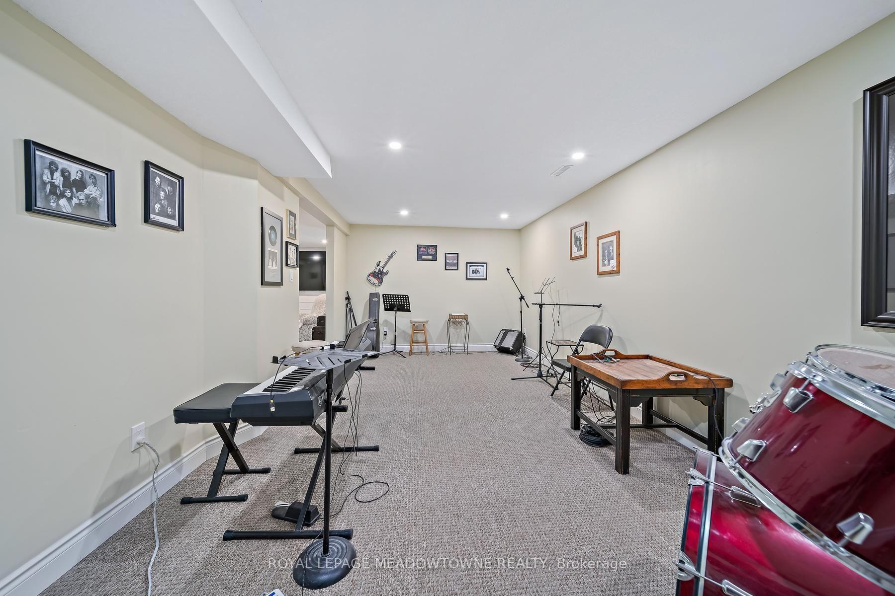 Photo 39 of 12 Fairway Lane, Guelph, Riverside Park — HOMEH