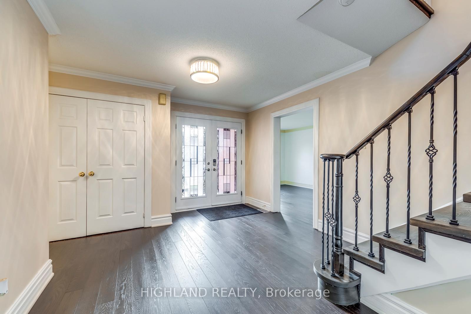Photo 2 of 1119 Privet Place, Oakville, Clearview — HOMEH