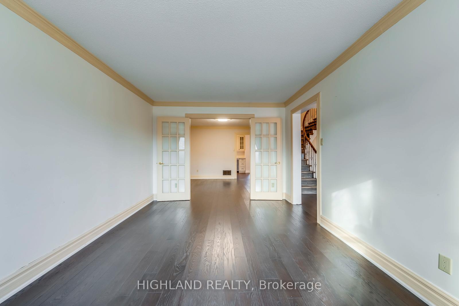 Photo 4 of 1119 Privet Place, Oakville, Clearview — HOMEH