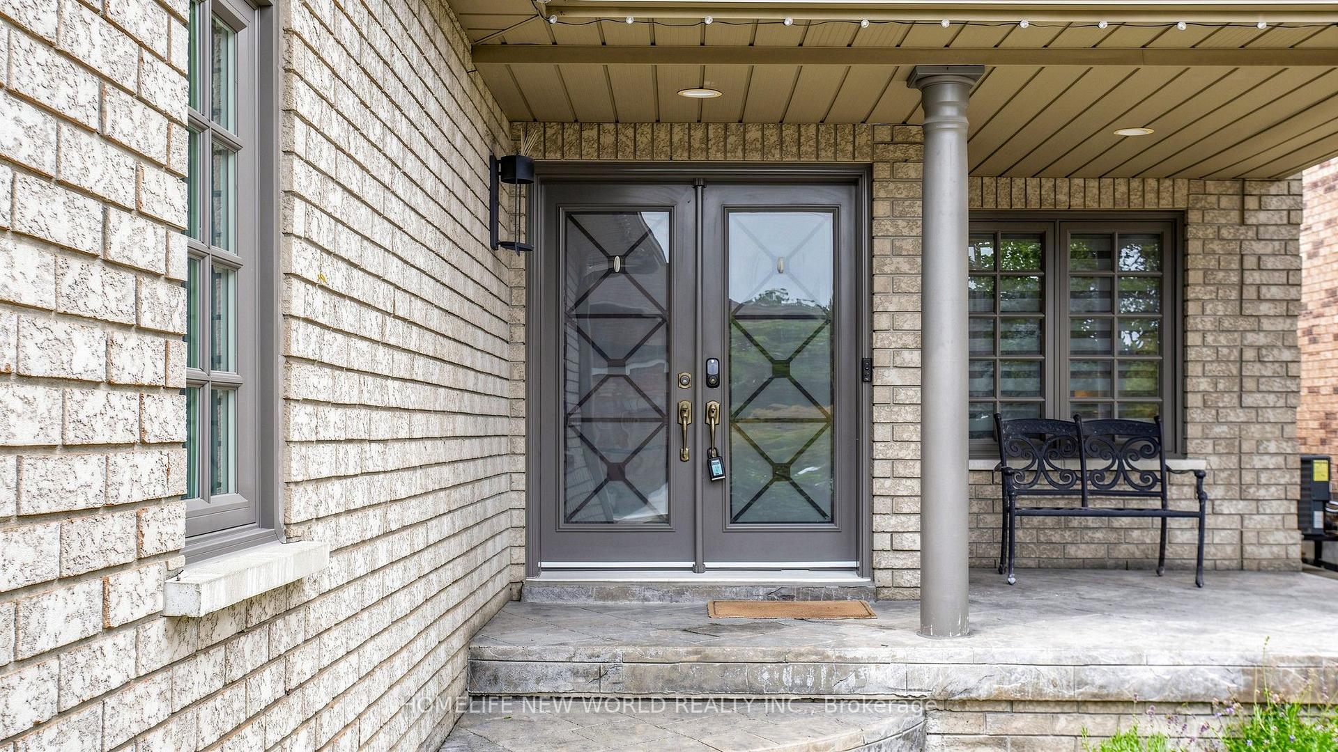 Photo 2 of 526 Cunningham Drive, Vaughan, Maple — HOMEH