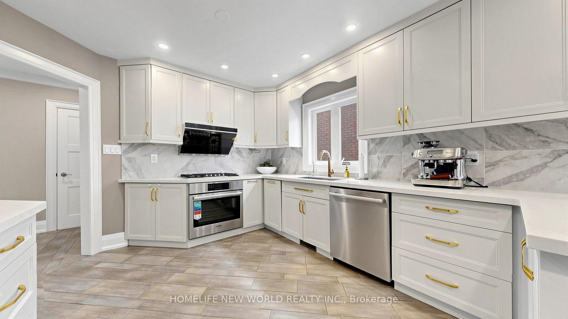 Photo 7 of 526 Cunningham Drive, Vaughan, Maple — HOMEH