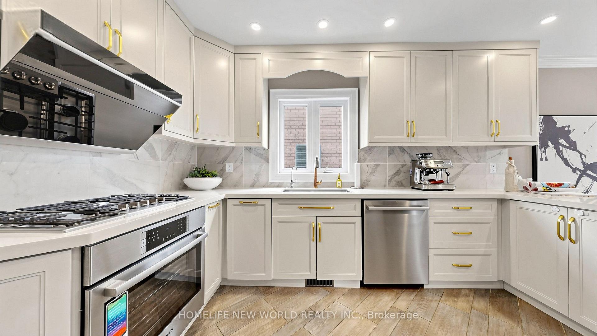 Photo 9 of 526 Cunningham Drive, Vaughan, Maple — HOMEH