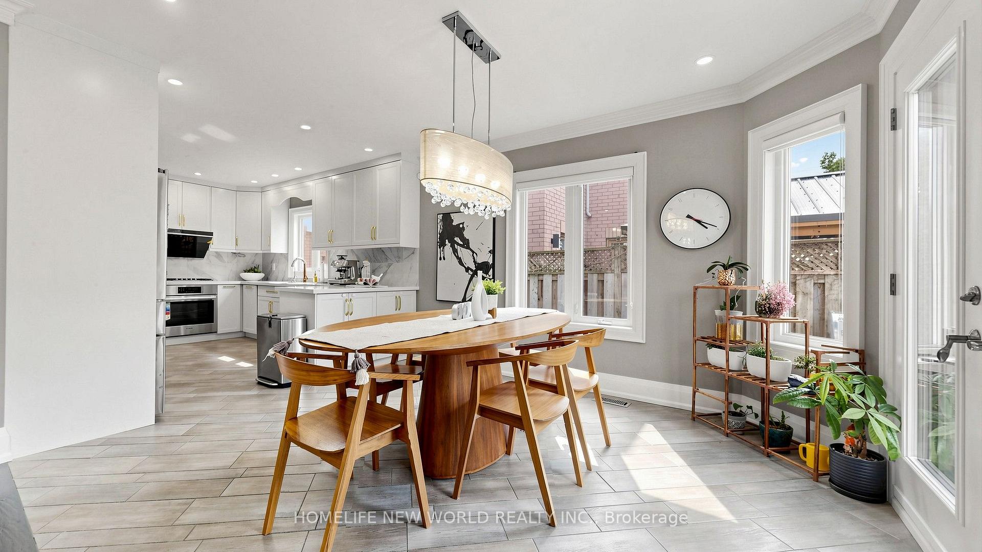 Photo 12 of 526 Cunningham Drive, Vaughan, Maple — HOMEH