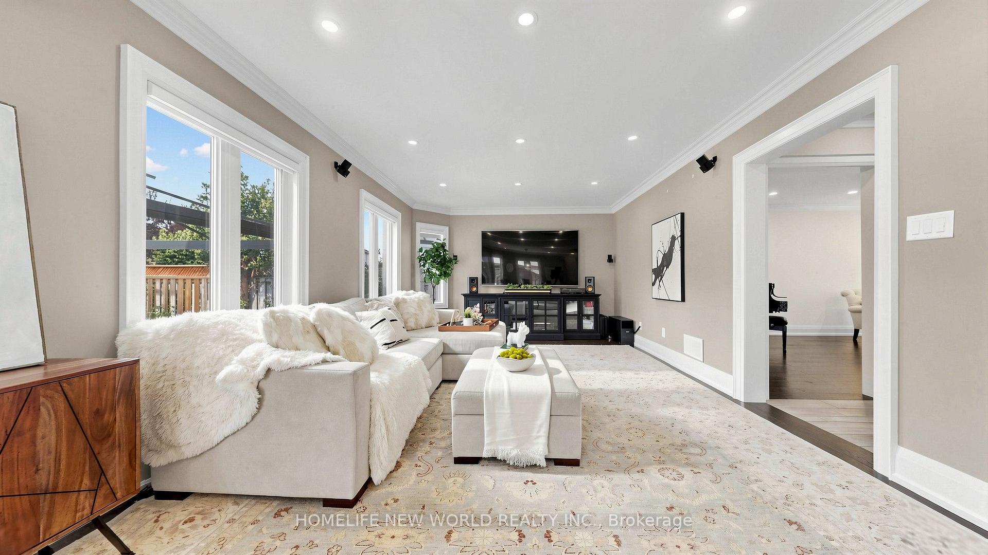 Photo 14 of 526 Cunningham Drive, Vaughan, Maple — HOMEH