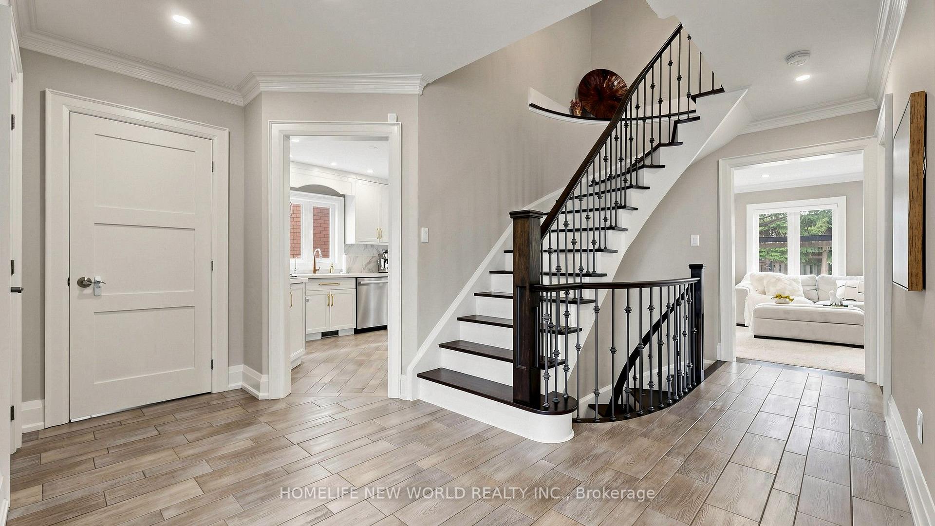 Photo 19 of 526 Cunningham Drive, Vaughan, Maple — HOMEH