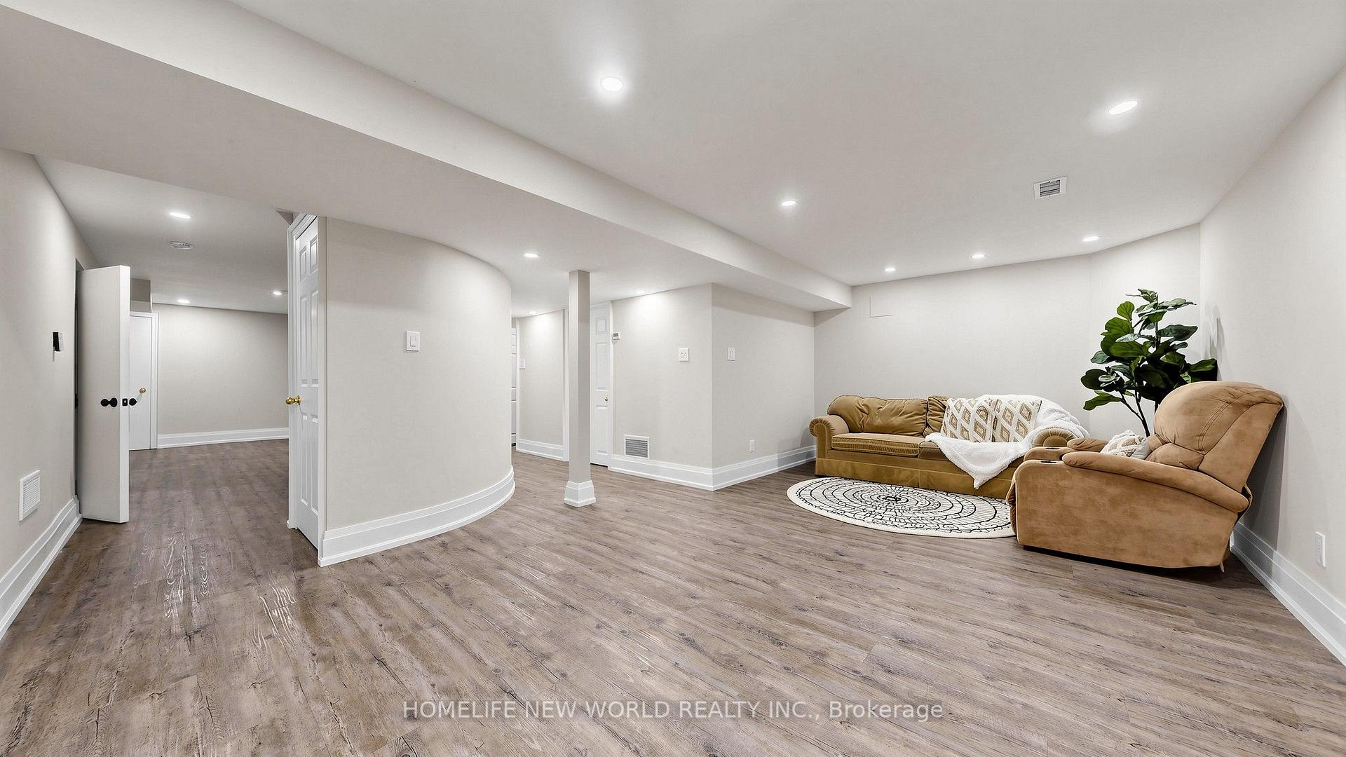 Photo 33 of 526 Cunningham Drive, Vaughan, Maple — HOMEH