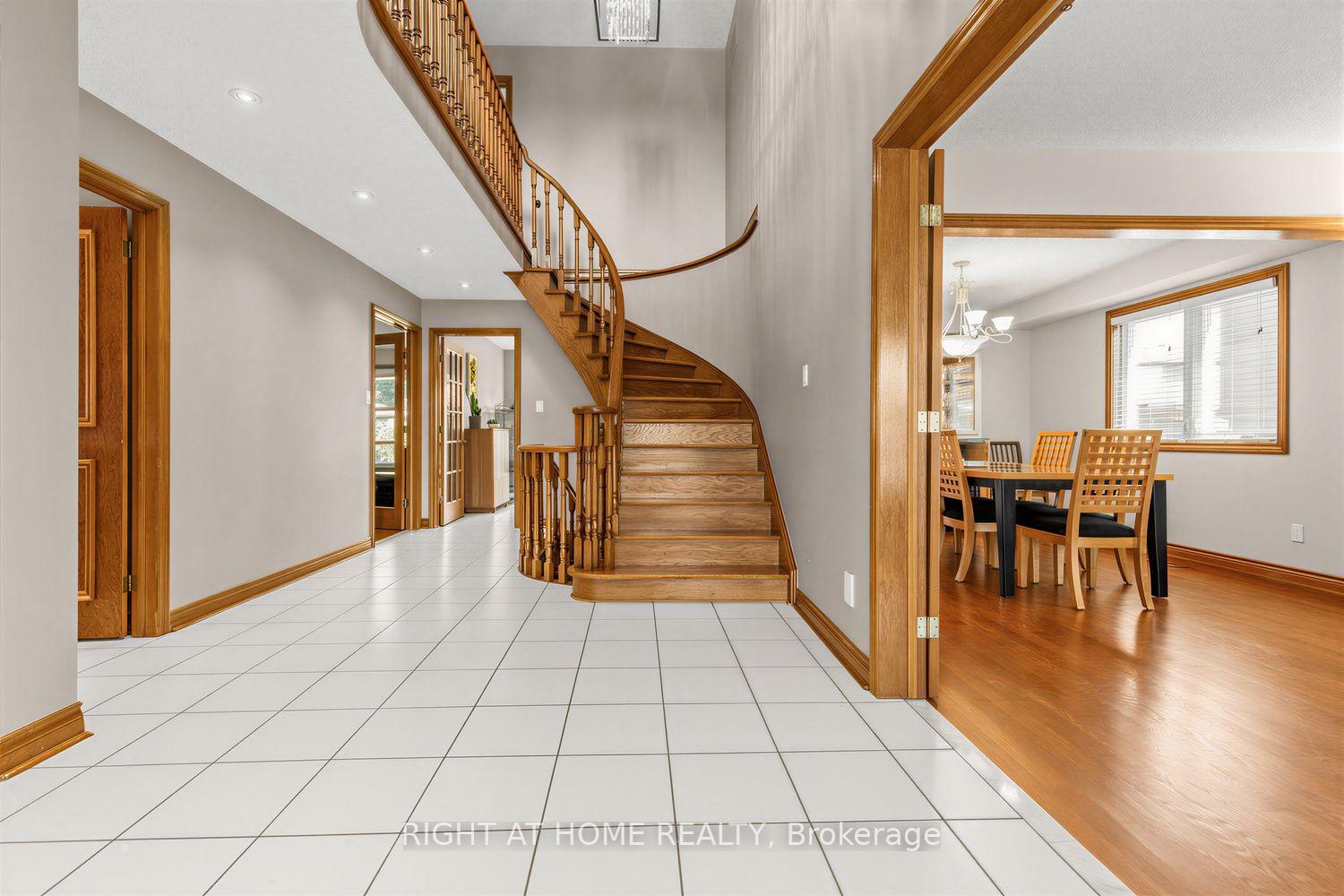 Photo 3 of 112 Belview Avenue, Vaughan, East Woodbridge — HOMEH