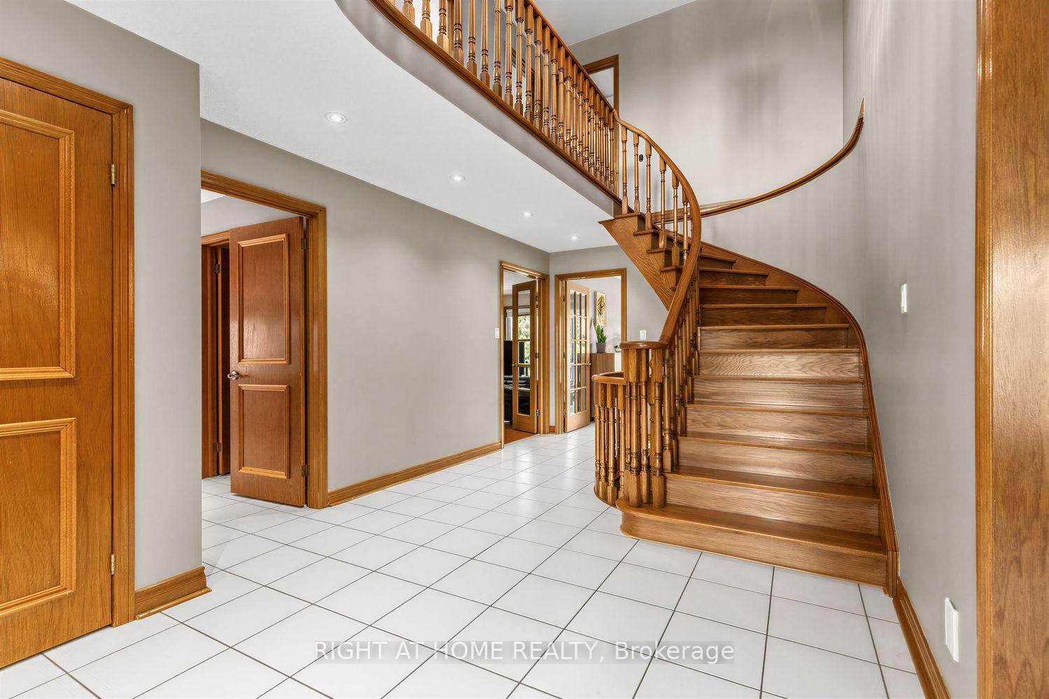 Photo 4 of 112 Belview Avenue, Vaughan, East Woodbridge — HOMEH