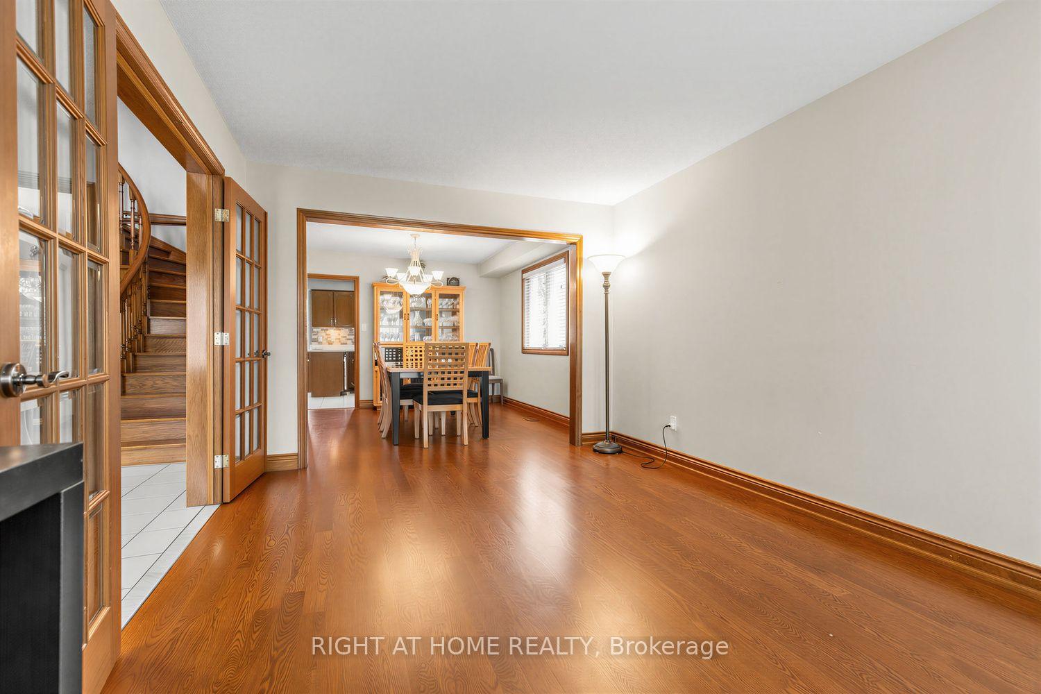 Photo 6 of 112 Belview Avenue, Vaughan, East Woodbridge — HOMEH
