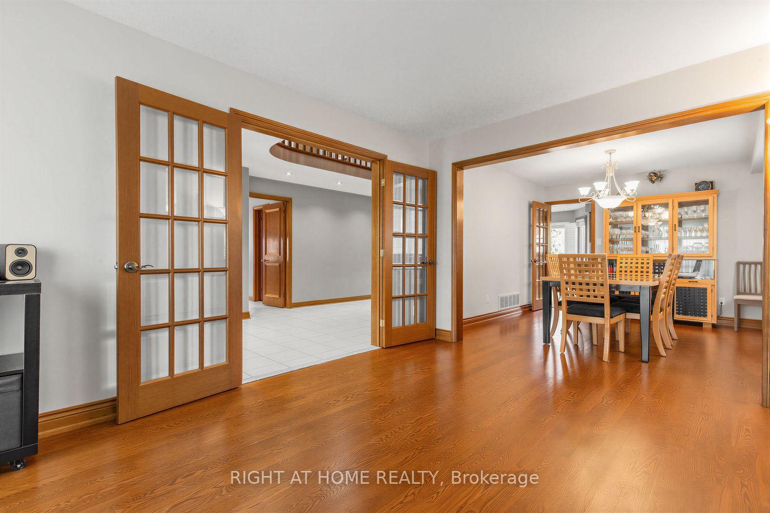 Photo 7 of 112 Belview Avenue, Vaughan, East Woodbridge — HOMEH