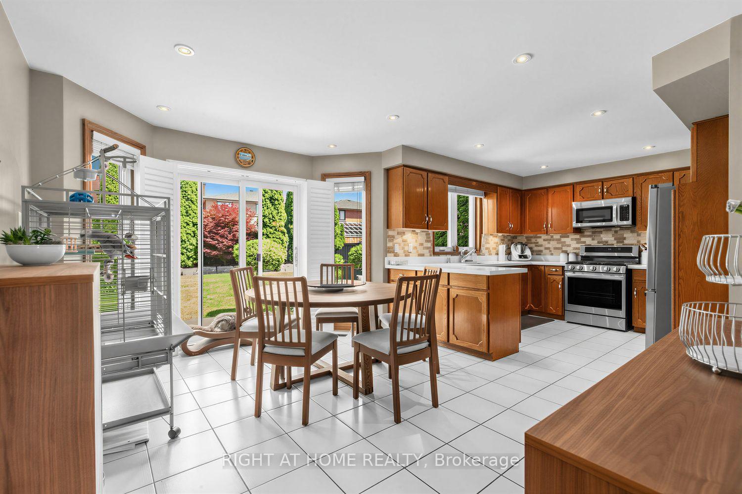 Photo 15 of 112 Belview Avenue, Vaughan, East Woodbridge — HOMEH