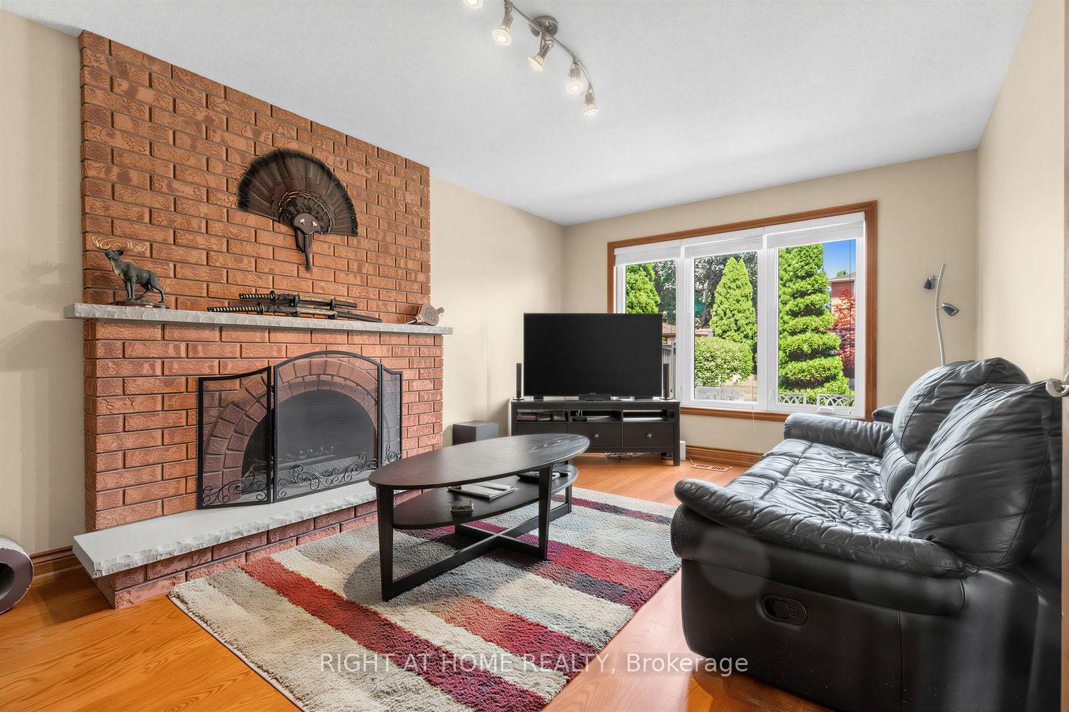 Photo 16 of 112 Belview Avenue, Vaughan, East Woodbridge — HOMEH