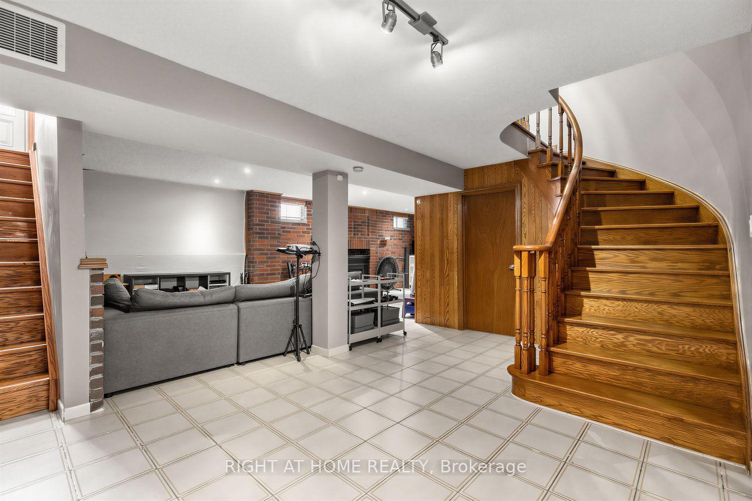 Photo 32 of 112 Belview Avenue, Vaughan, East Woodbridge — HOMEH
