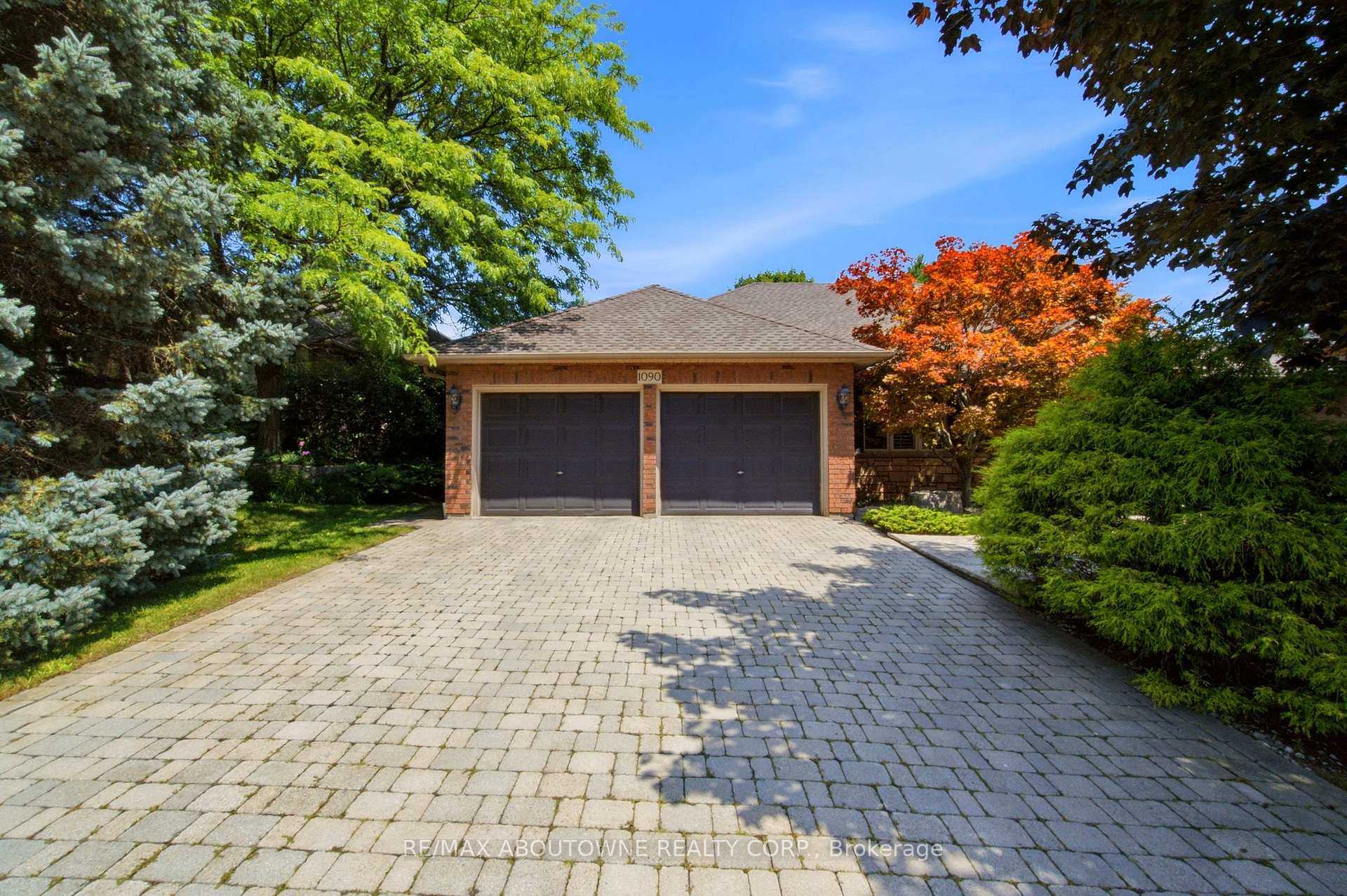 Photo 2 of 1090 Crofton Way, Burlington, Tyandaga — HOMEH