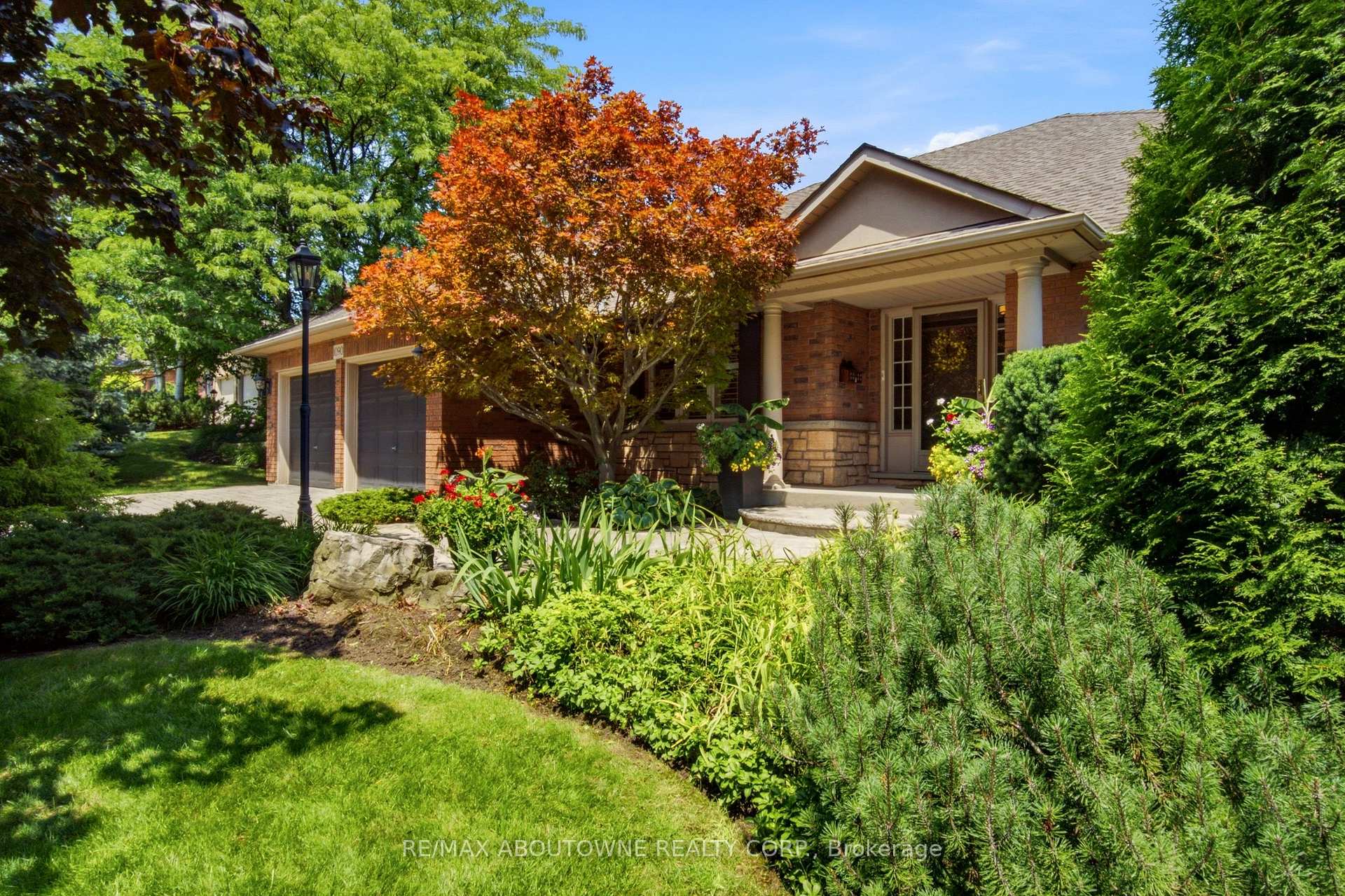 Photo 5 of 1090 Crofton Way, Burlington, Tyandaga — HOMEH