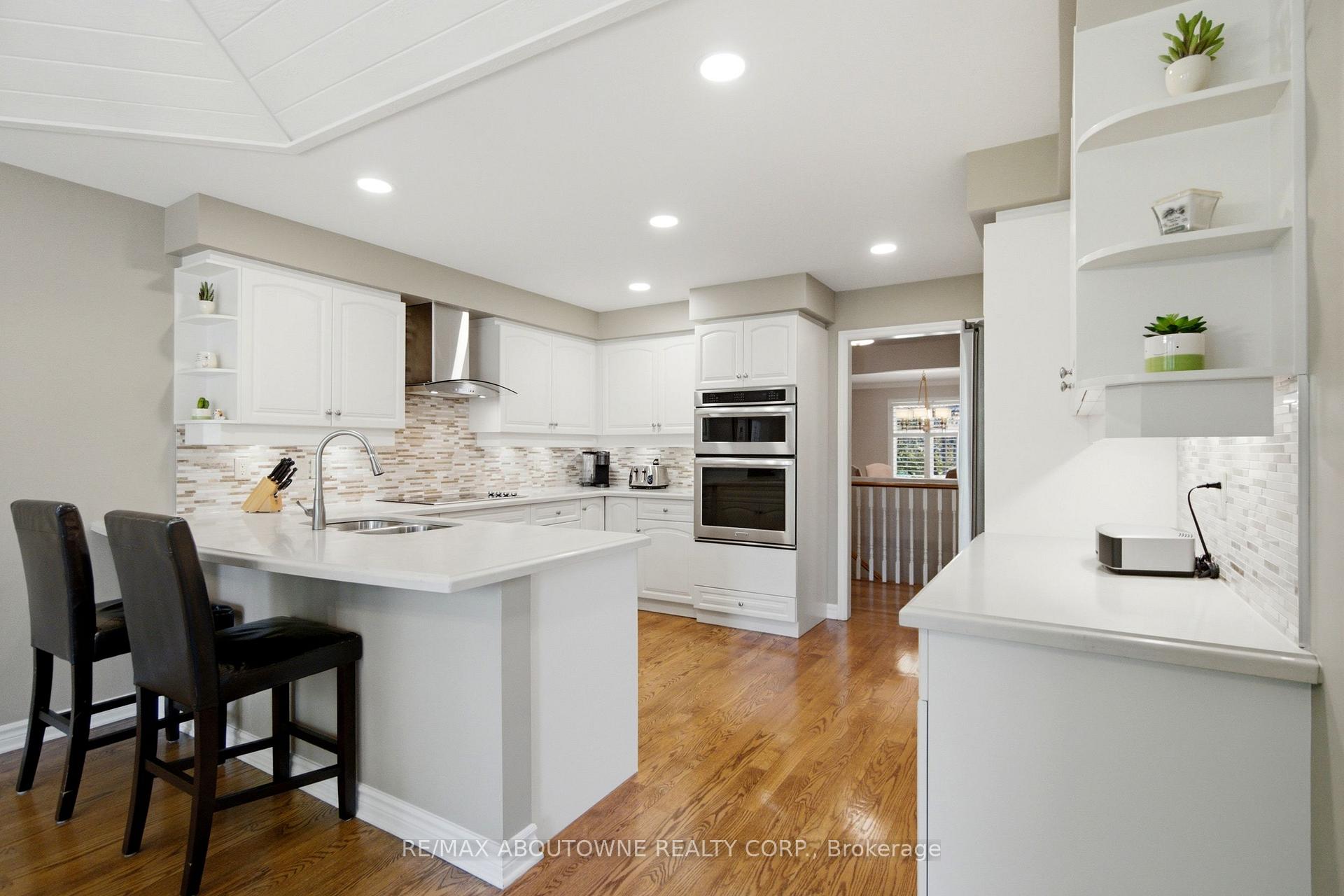 Photo 10 of 1090 Crofton Way, Burlington, Tyandaga — HOMEH