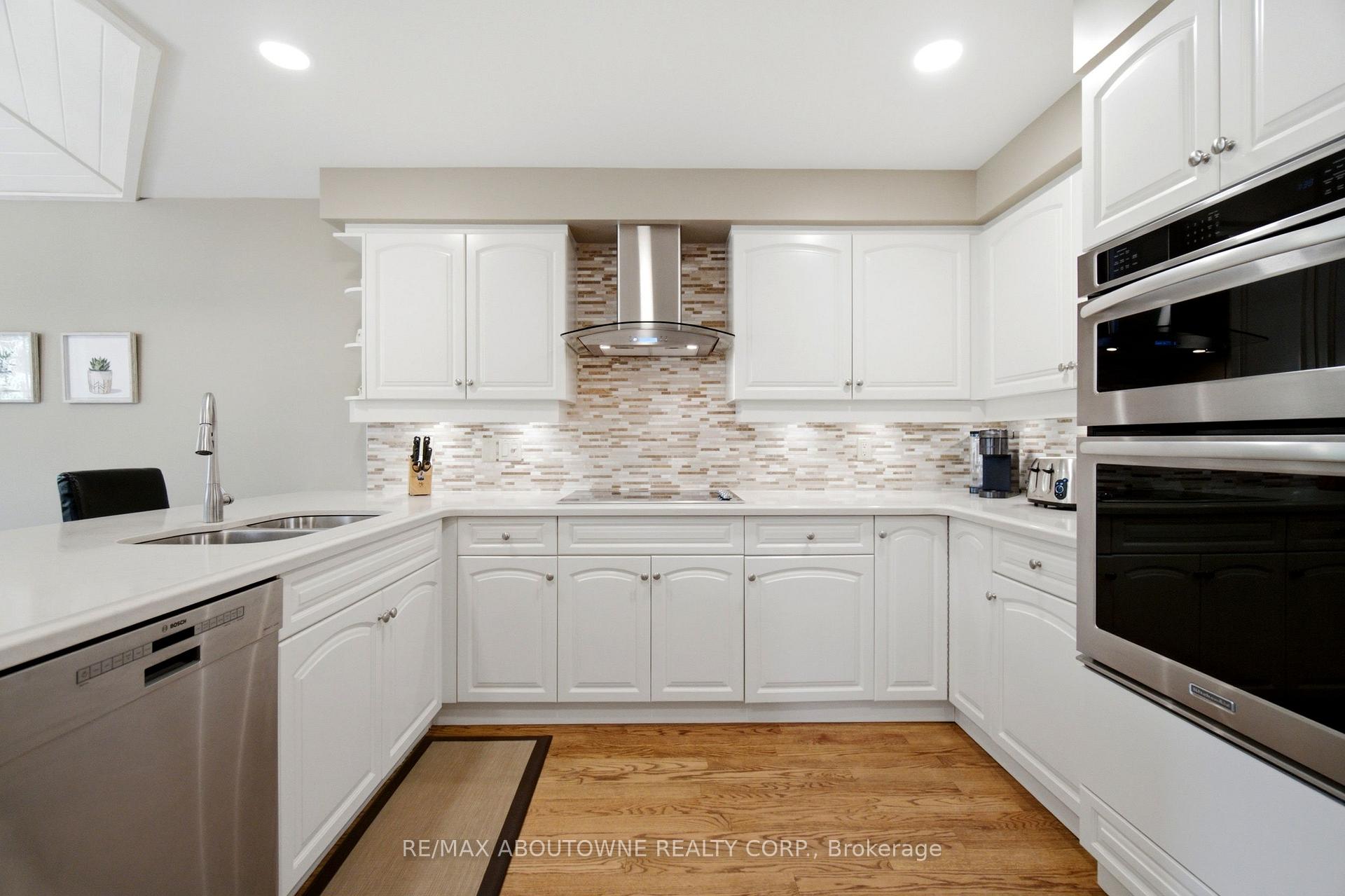 Photo 11 of 1090 Crofton Way, Burlington, Tyandaga — HOMEH
