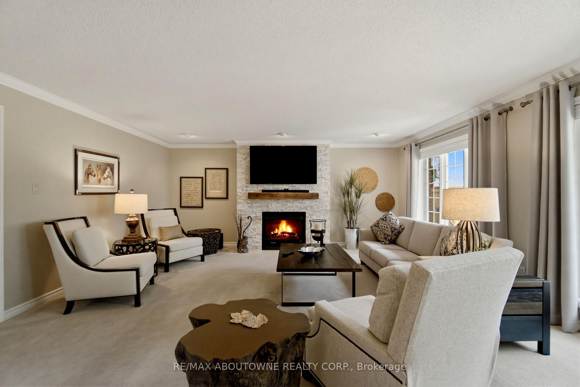 Photo 15 of 1090 Crofton Way, Burlington, Tyandaga — HOMEH