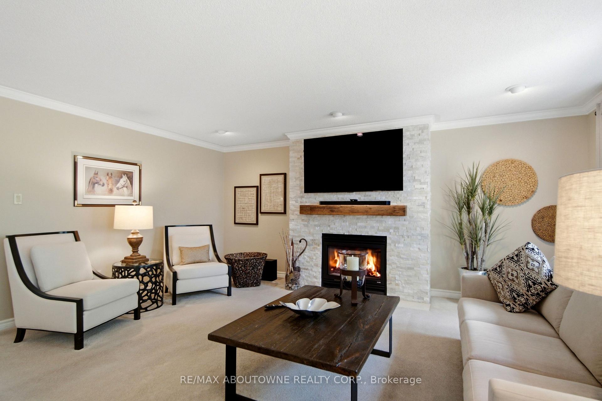 Photo 18 of 1090 Crofton Way, Burlington, Tyandaga — HOMEH