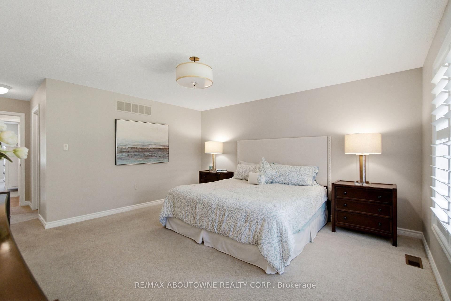 Photo 22 of 1090 Crofton Way, Burlington, Tyandaga — HOMEH