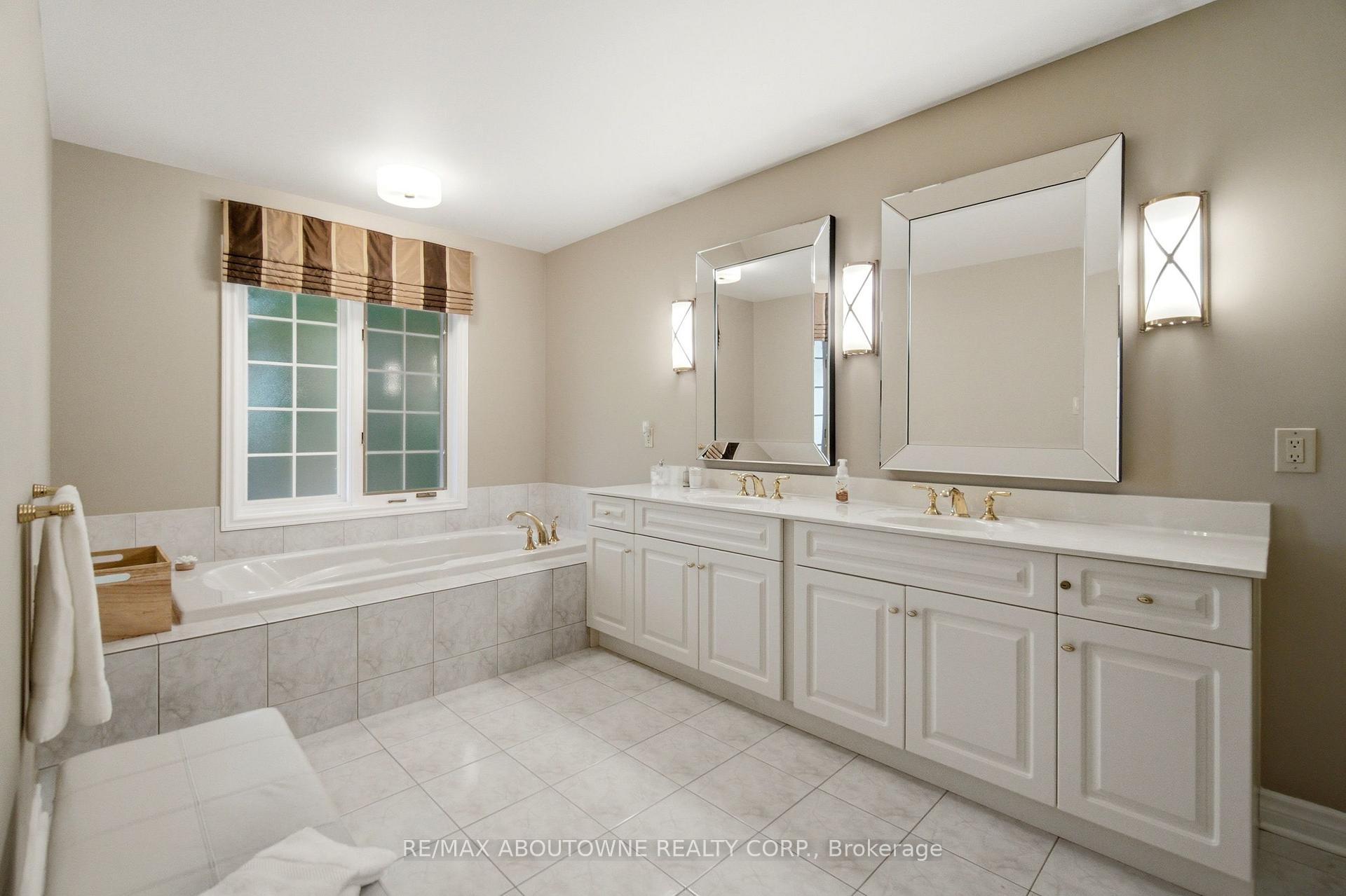 Photo 24 of 1090 Crofton Way, Burlington, Tyandaga — HOMEH