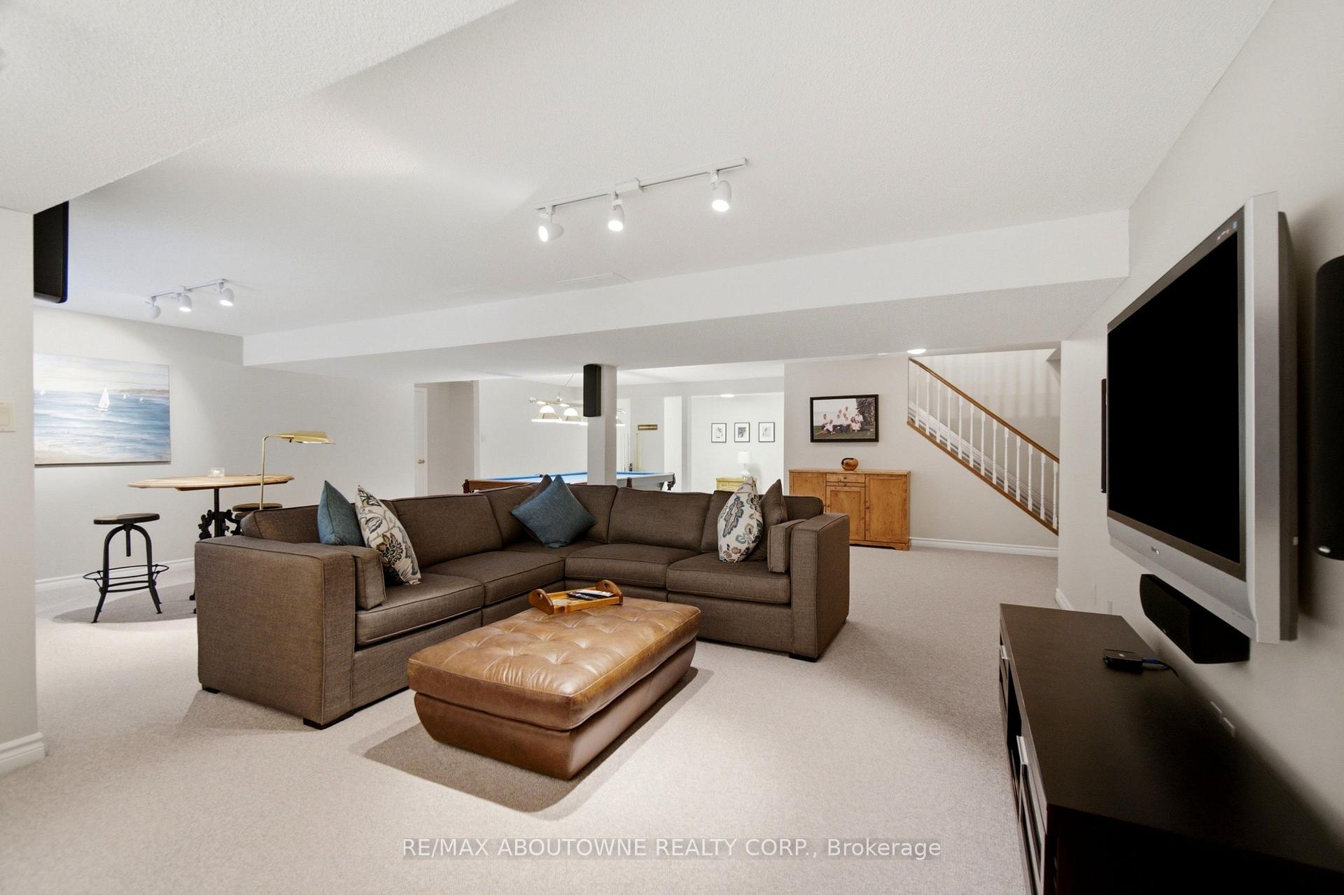 Photo 27 of 1090 Crofton Way, Burlington, Tyandaga — HOMEH
