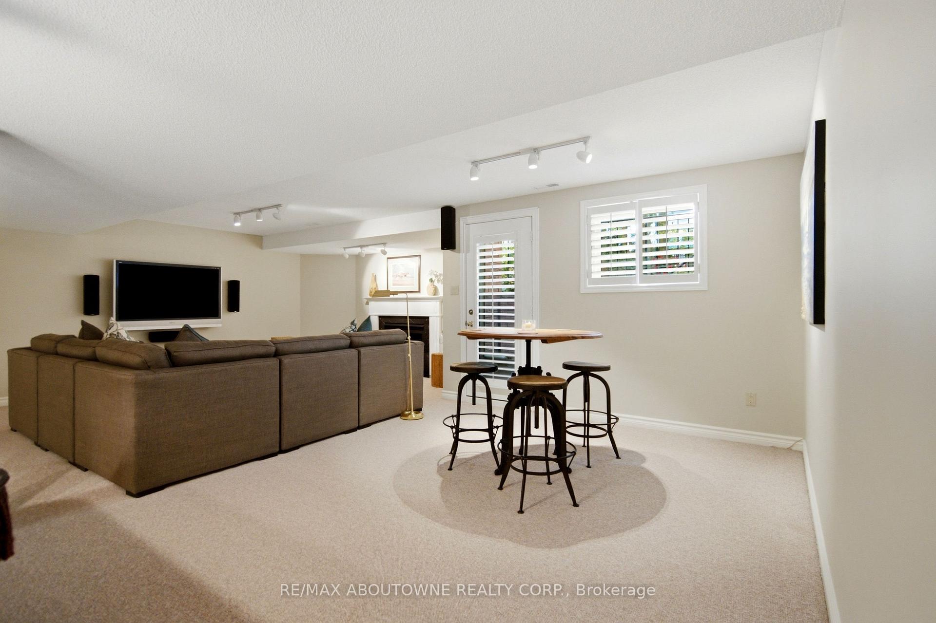 Photo 30 of 1090 Crofton Way, Burlington, Tyandaga — HOMEH