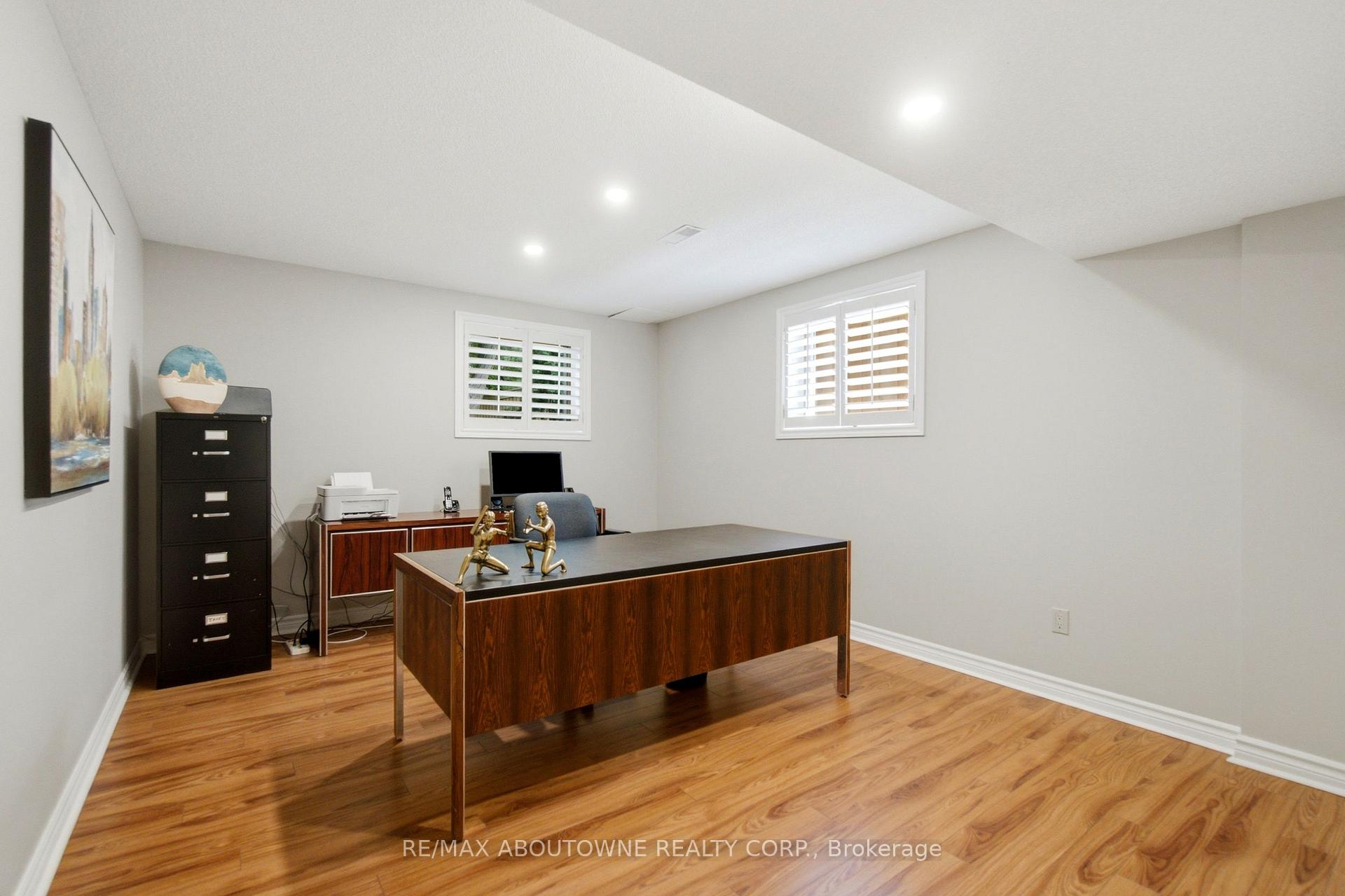 Photo 32 of 1090 Crofton Way, Burlington, Tyandaga — HOMEH