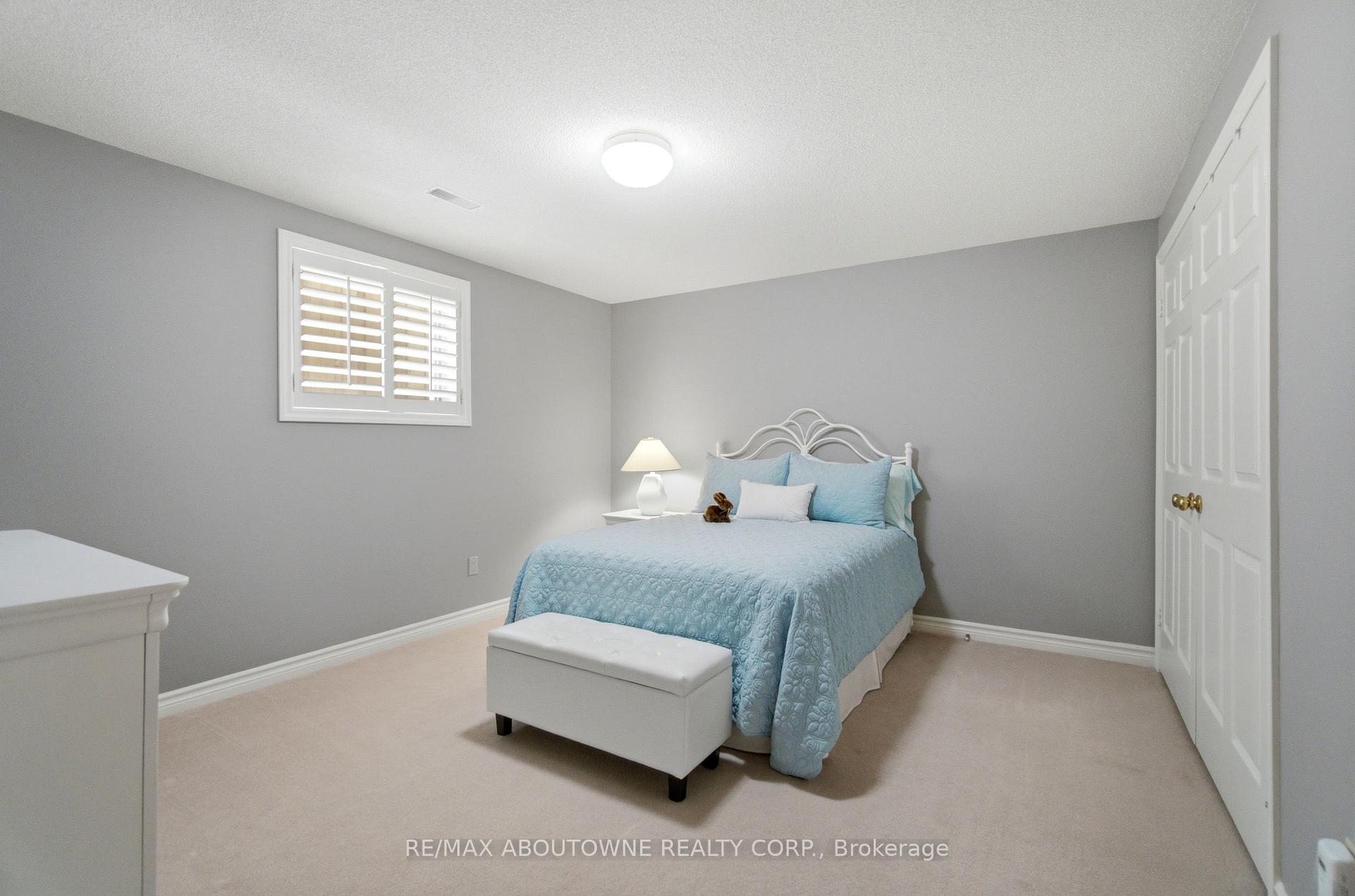 Photo 33 of 1090 Crofton Way, Burlington, Tyandaga — HOMEH