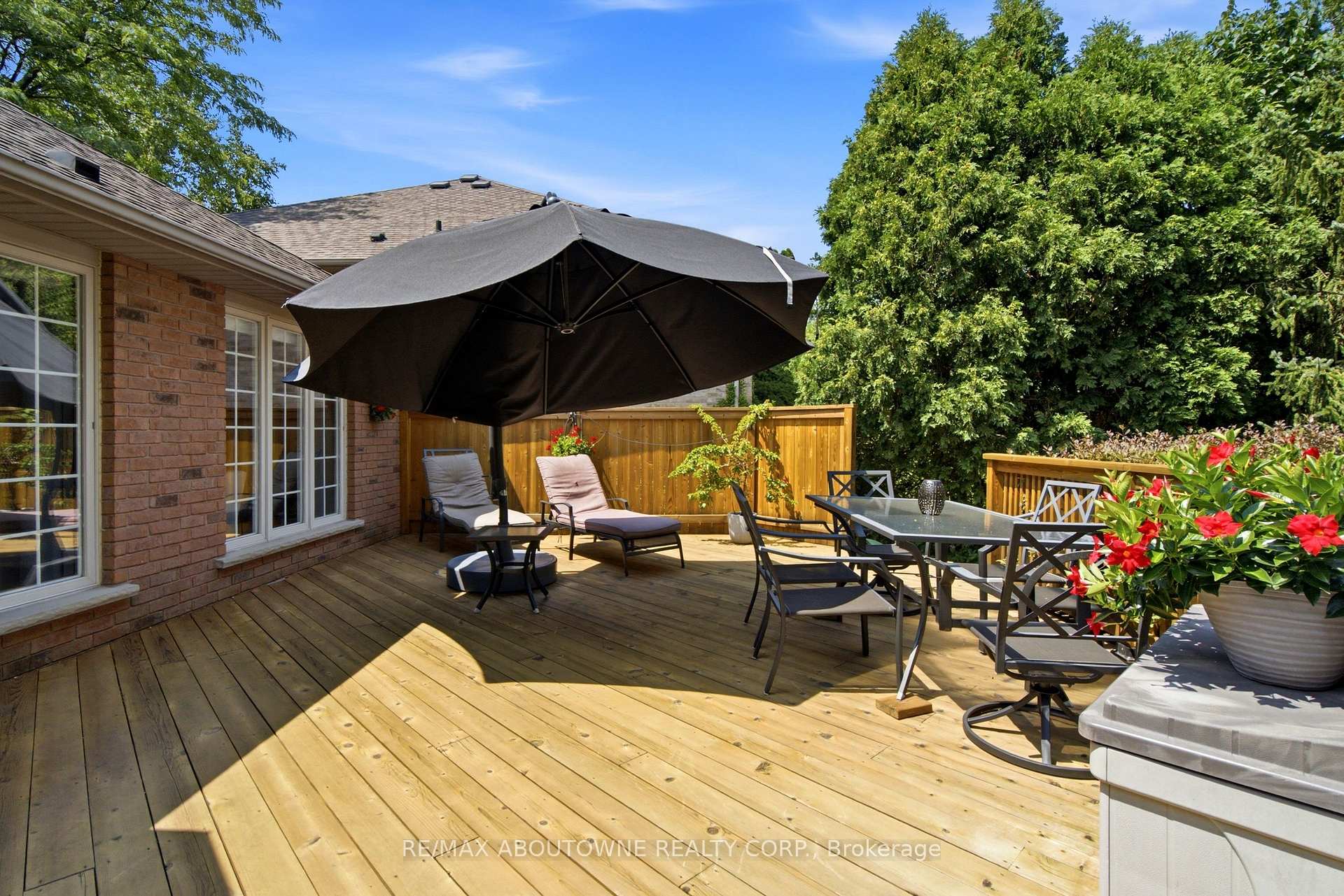 Photo 37 of 1090 Crofton Way, Burlington, Tyandaga — HOMEH